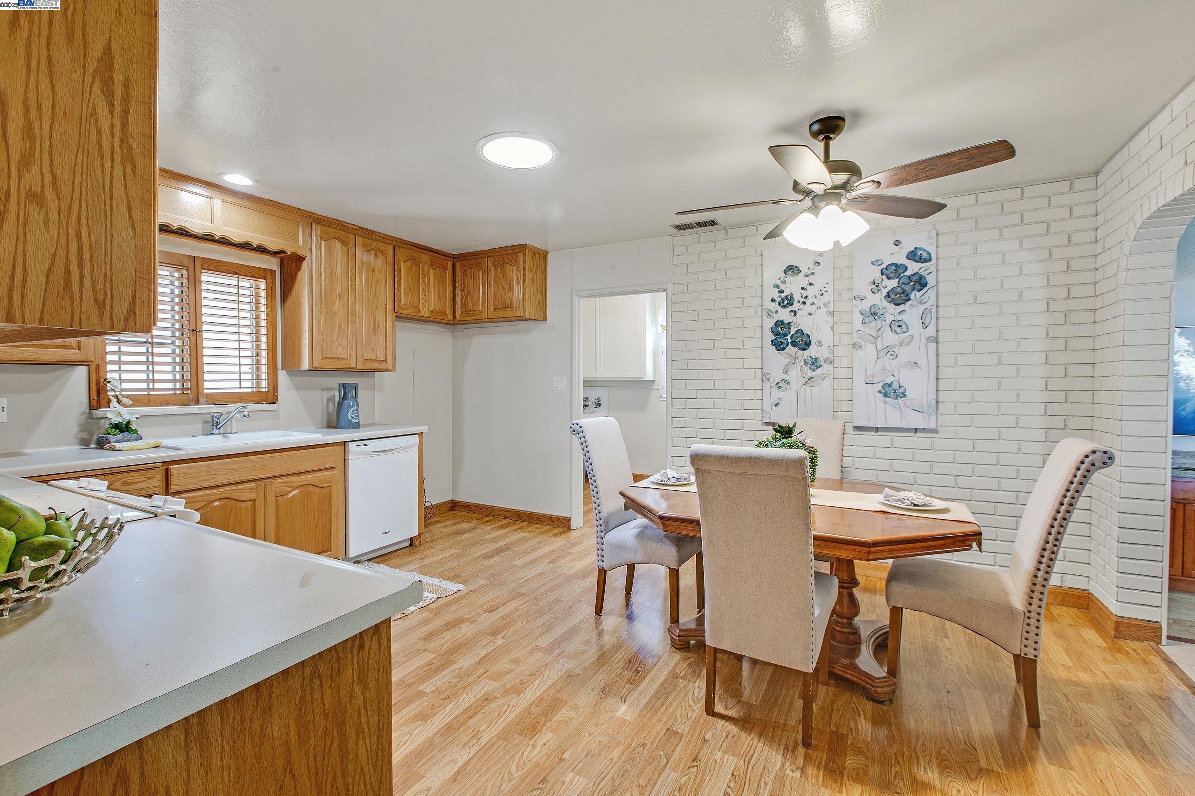 Detail Gallery Image 10 of 33 For 26623 Eldridge Ave, Hayward,  CA 94544-3725 - 3 Beds | 2 Baths