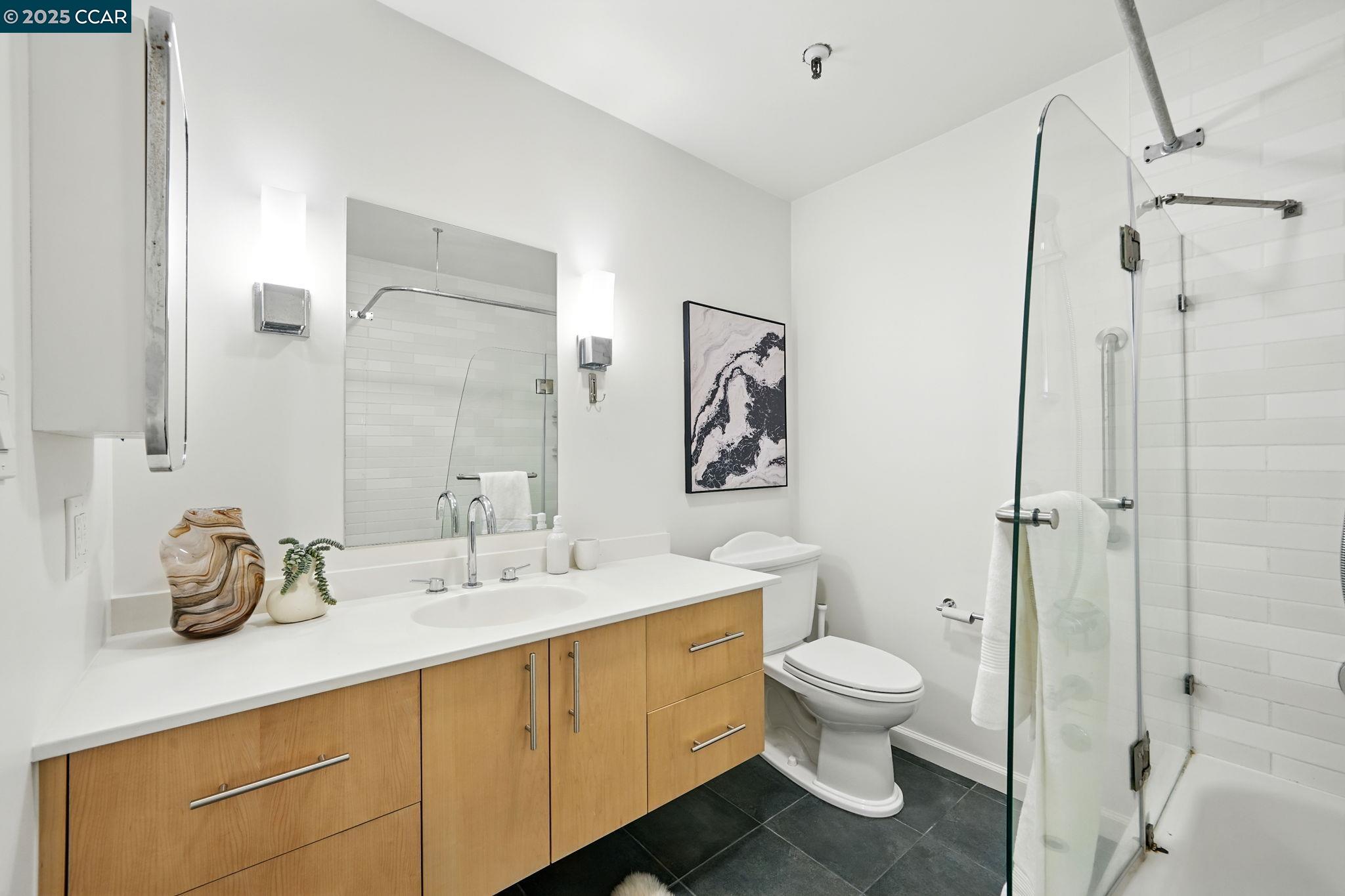 Detail Gallery Image 14 of 21 For 325 Lenox Ave #104,  Oakland,  CA 94610 - 1 Beds | 1 Baths