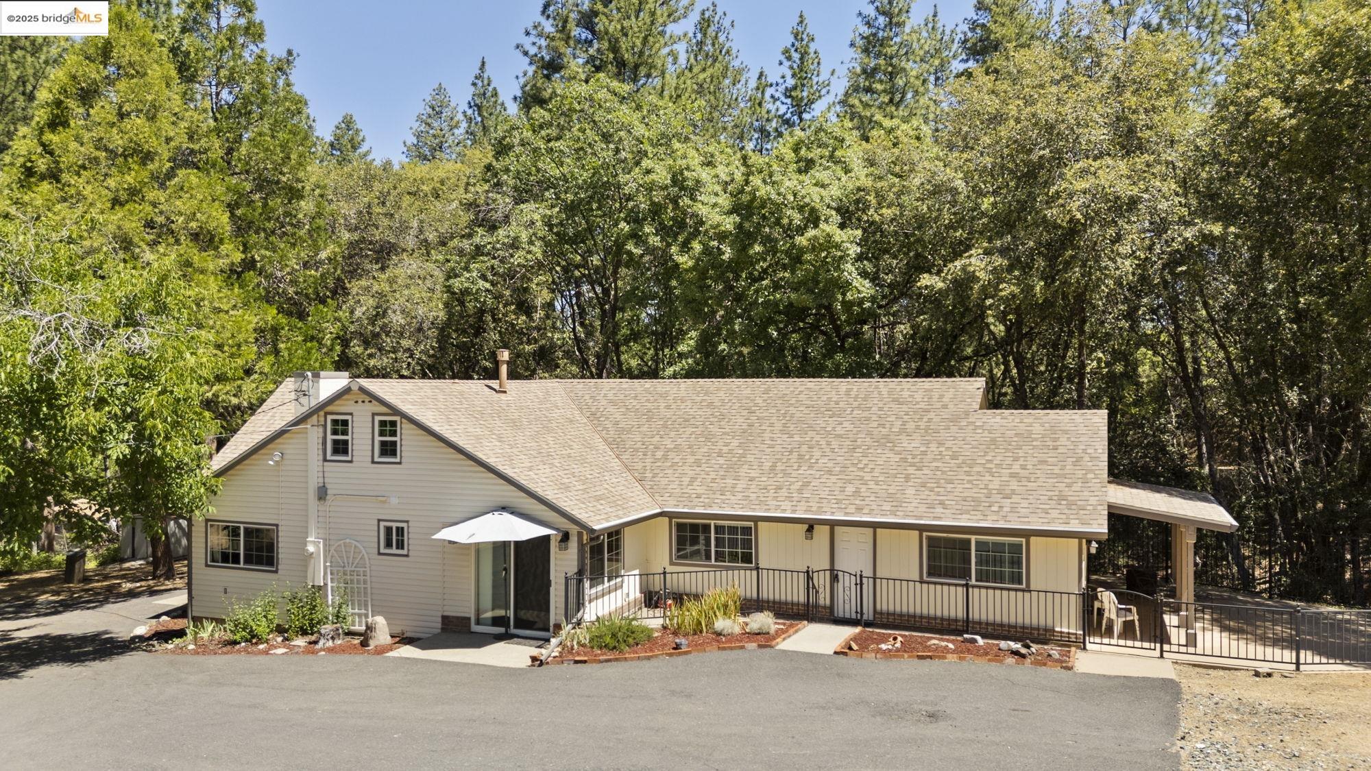 Detail Gallery Image 2 of 56 For 11785 Powderhouse Street, Groveland,  CA 95321 - 5 Beds | 2 Baths