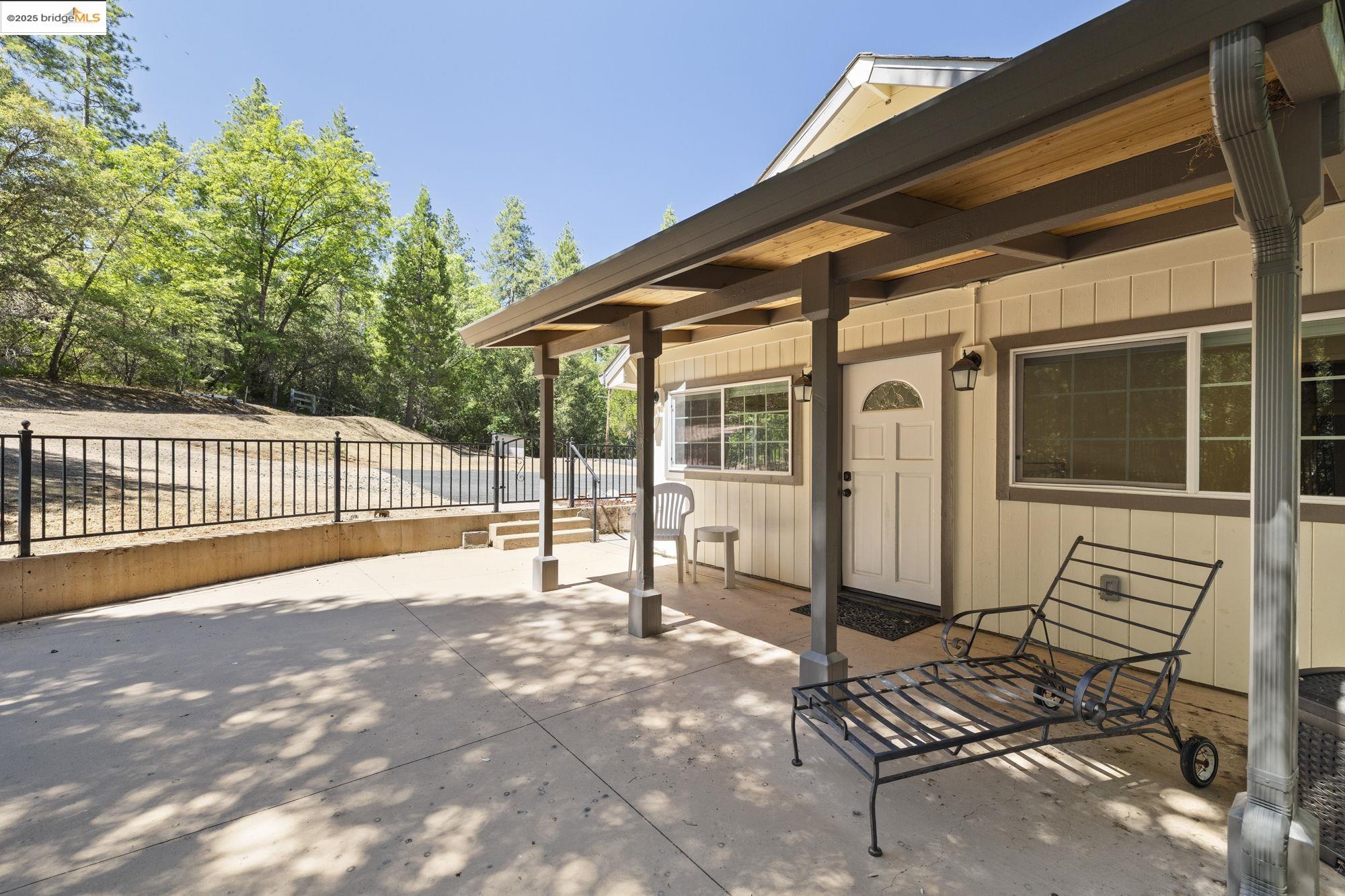 Detail Gallery Image 3 of 56 For 11785 Powderhouse Street, Groveland,  CA 95321 - 5 Beds | 2 Baths