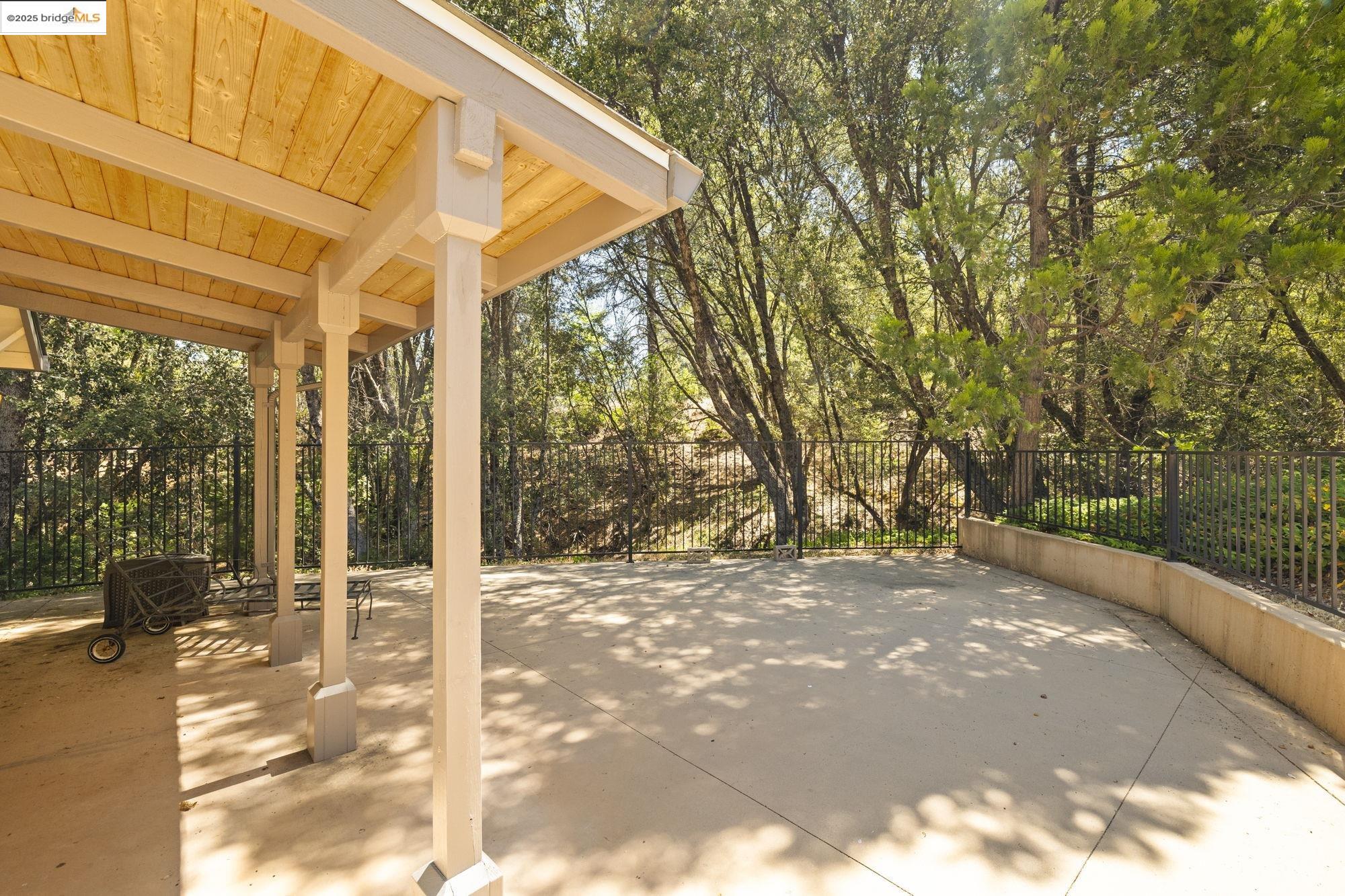 Detail Gallery Image 4 of 56 For 11785 Powderhouse Street, Groveland,  CA 95321 - 5 Beds | 2 Baths
