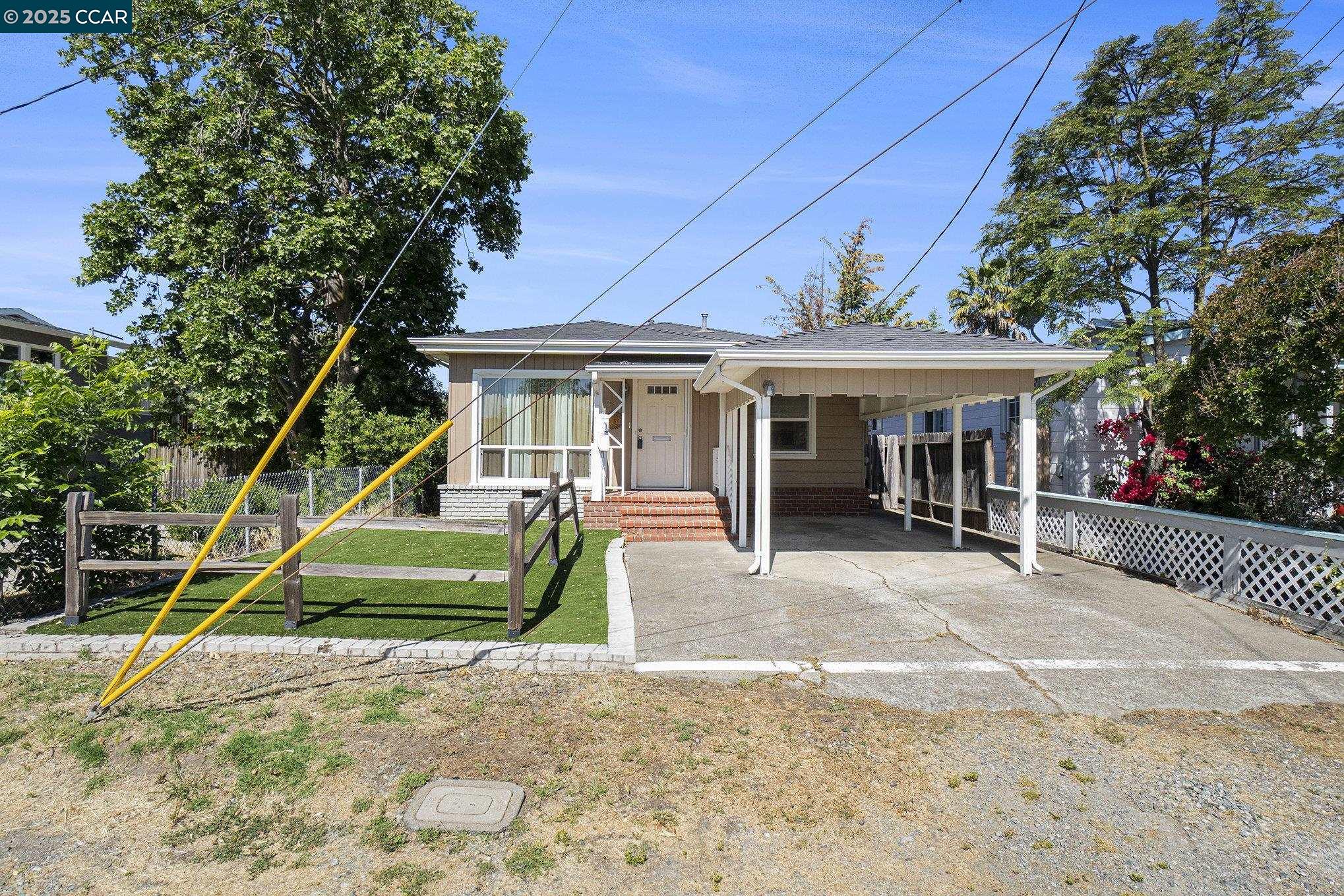 Detail Gallery Image 1 of 1 For 817 Vine Ave, Martinez,  CA 94553 - 3 Beds | 1 Baths