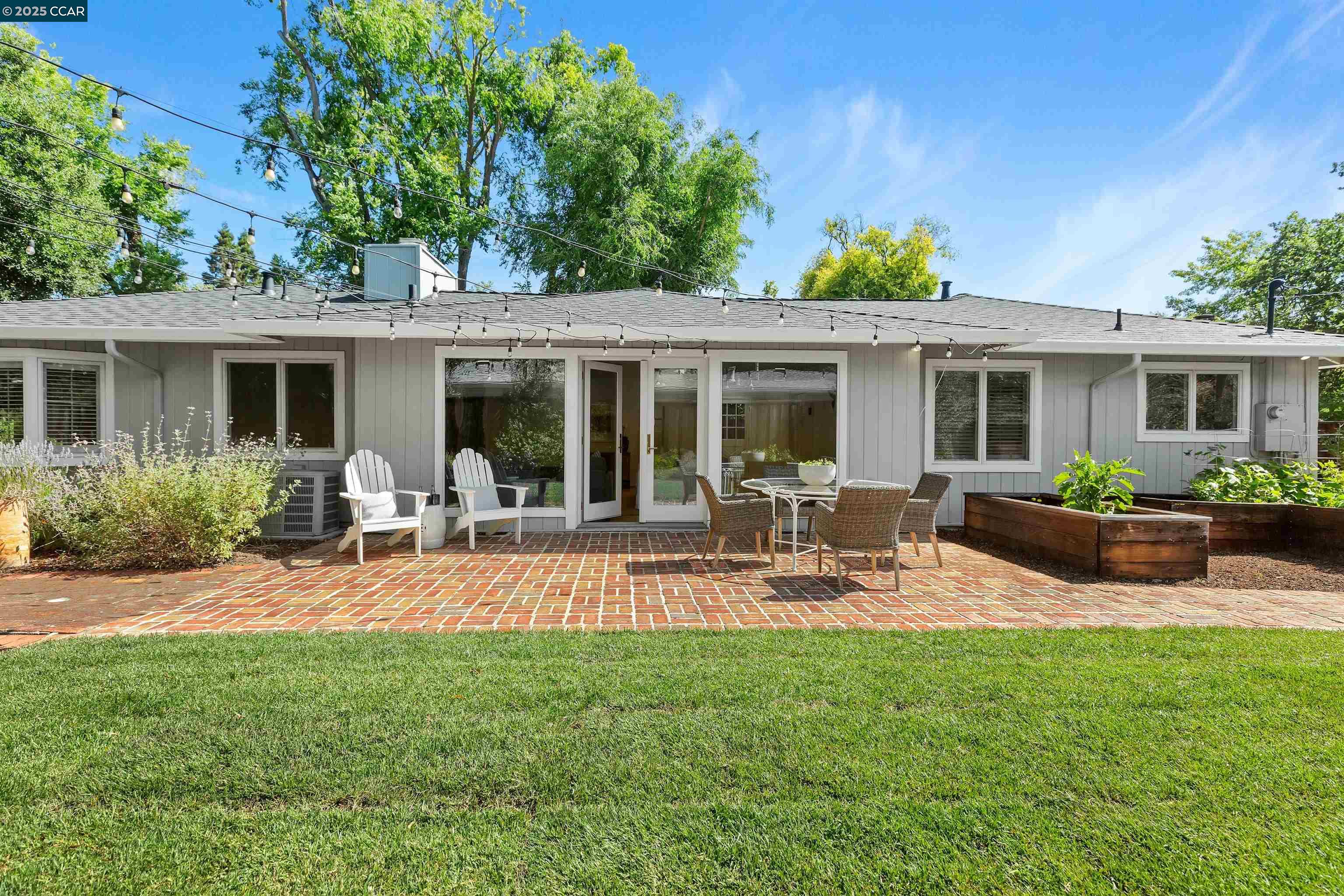 Detail Gallery Image 1 of 1 For 1848 Magnolia Way, Walnut Creek,  CA 94595 - 3 Beds | 2 Baths