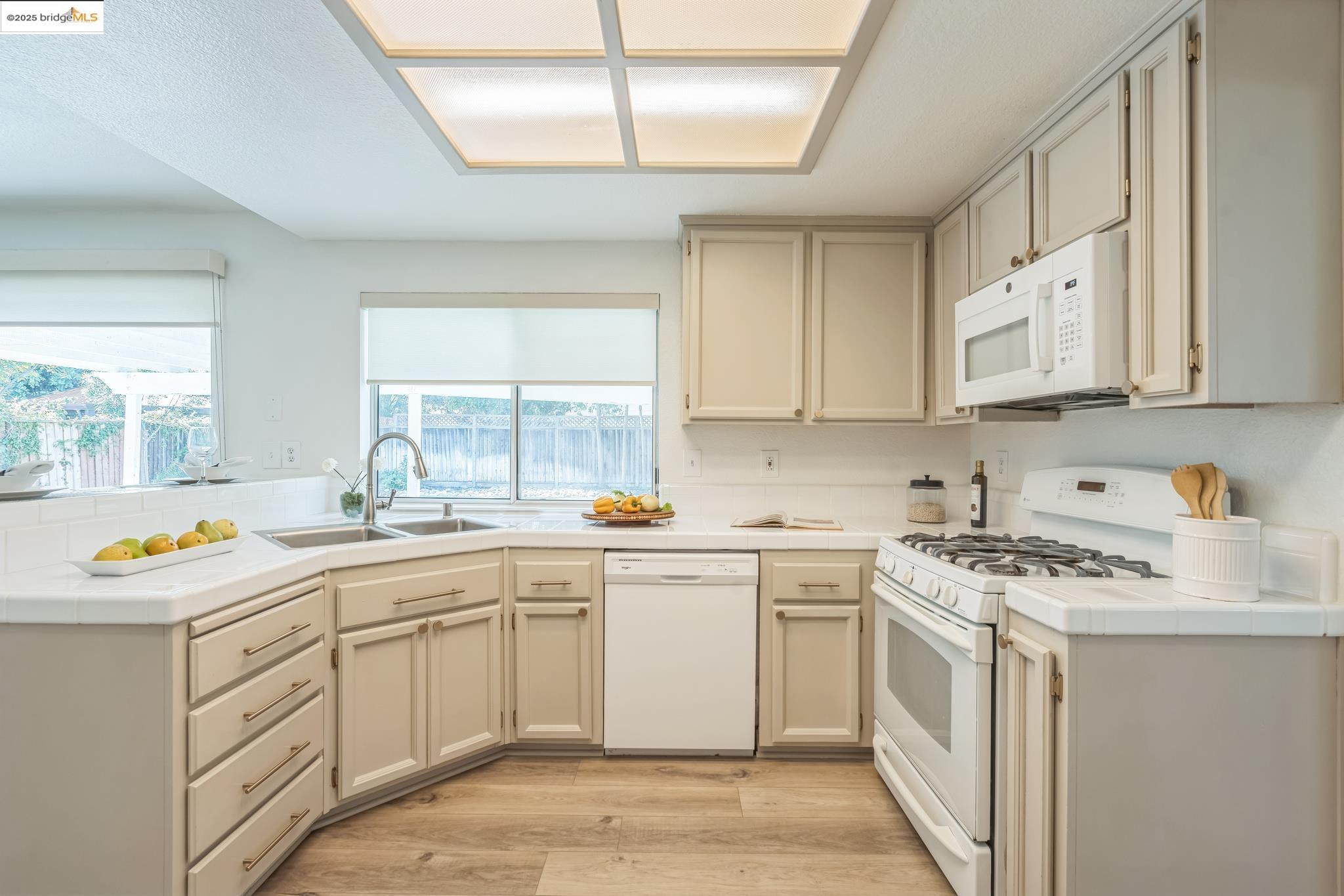 Detail Gallery Image 9 of 28 For 920 Woodsong, Brentwood,  CA 94513 - 4 Beds | 3 Baths