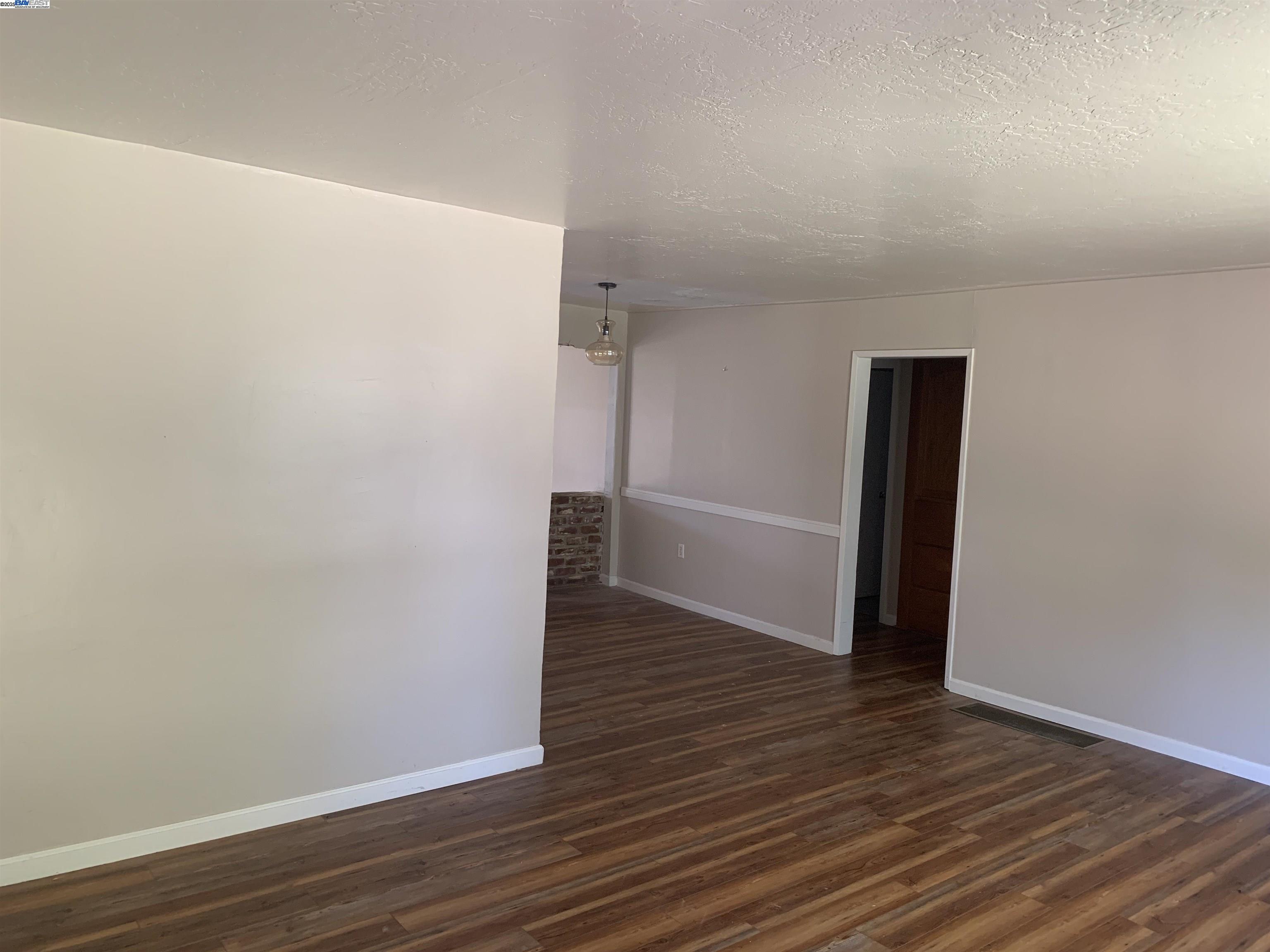 Detail Gallery Image 5 of 26 For 1526 W Monterey Ave, Stockton,  CA 95204 - 3 Beds | 1 Baths