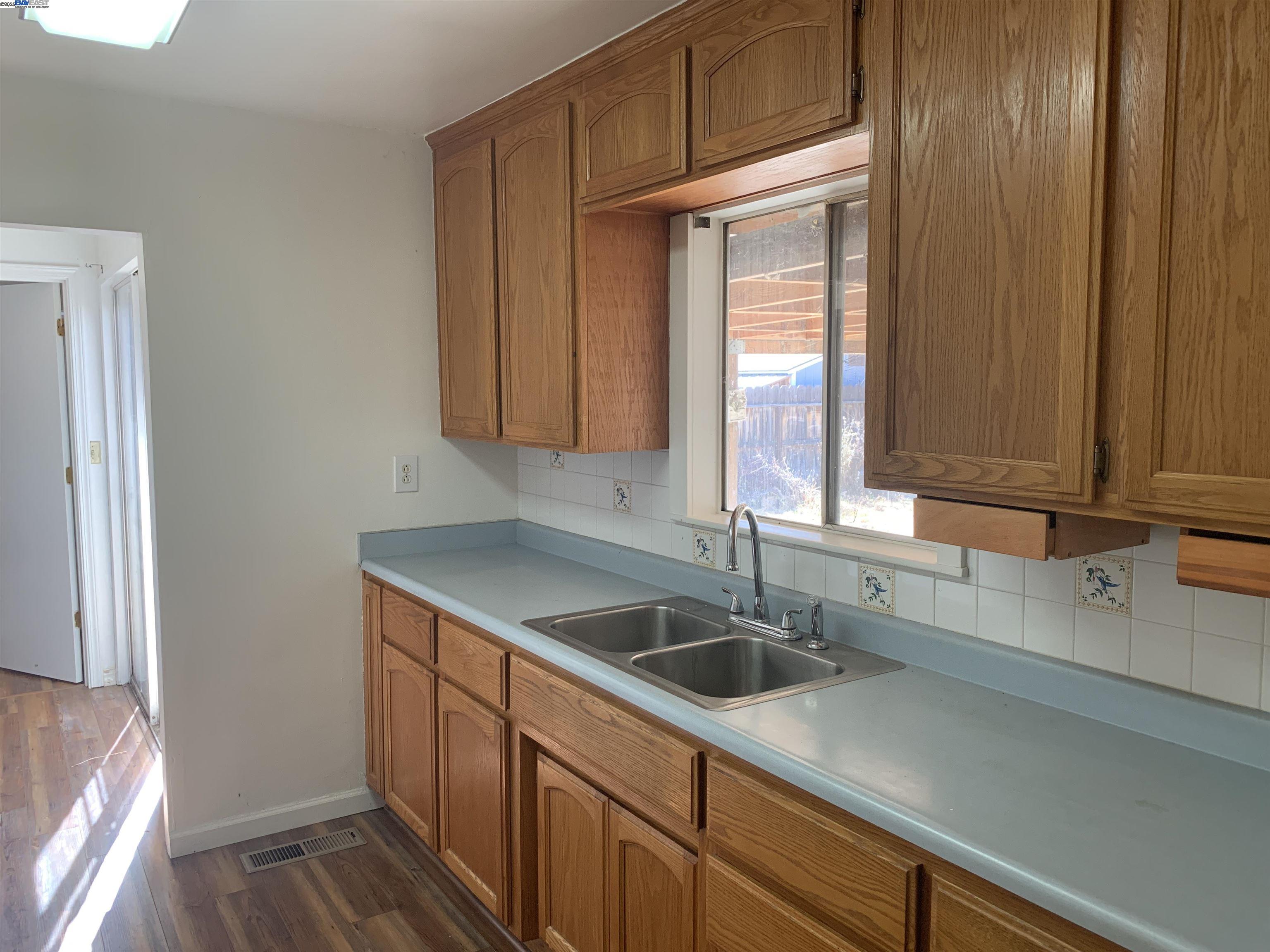 Detail Gallery Image 9 of 26 For 1526 W Monterey Ave, Stockton,  CA 95204 - 3 Beds | 1 Baths