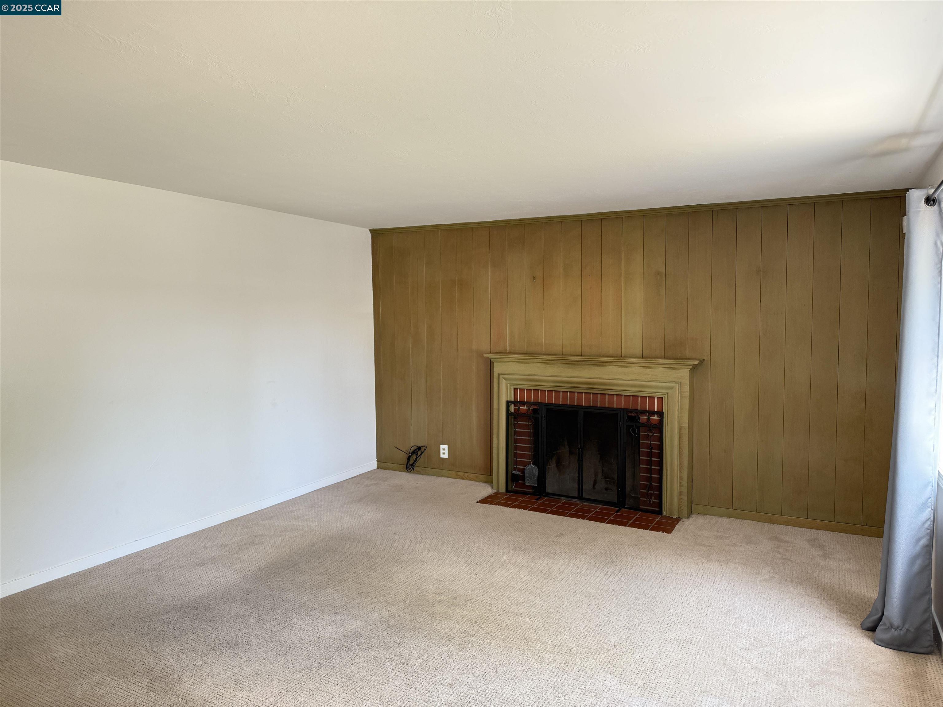 Detail Gallery Image 2 of 27 For 3055 Country Club Blvd, Stockton,  CA 95204 - 3 Beds | 2 Baths