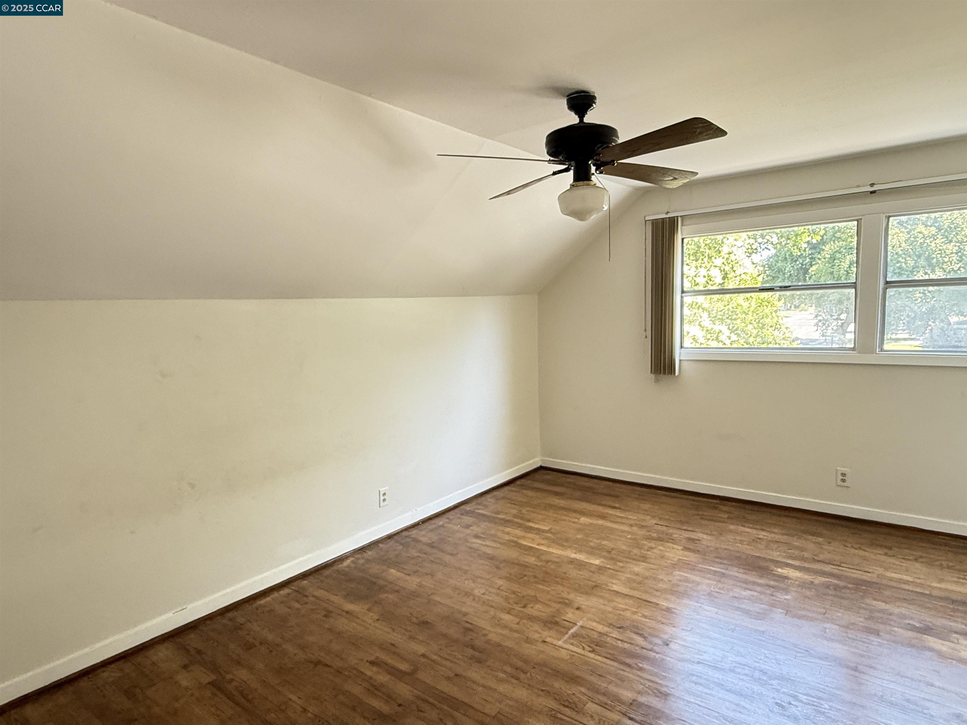 Detail Gallery Image 12 of 27 For 3055 Country Club Blvd, Stockton,  CA 95204 - 3 Beds | 2 Baths