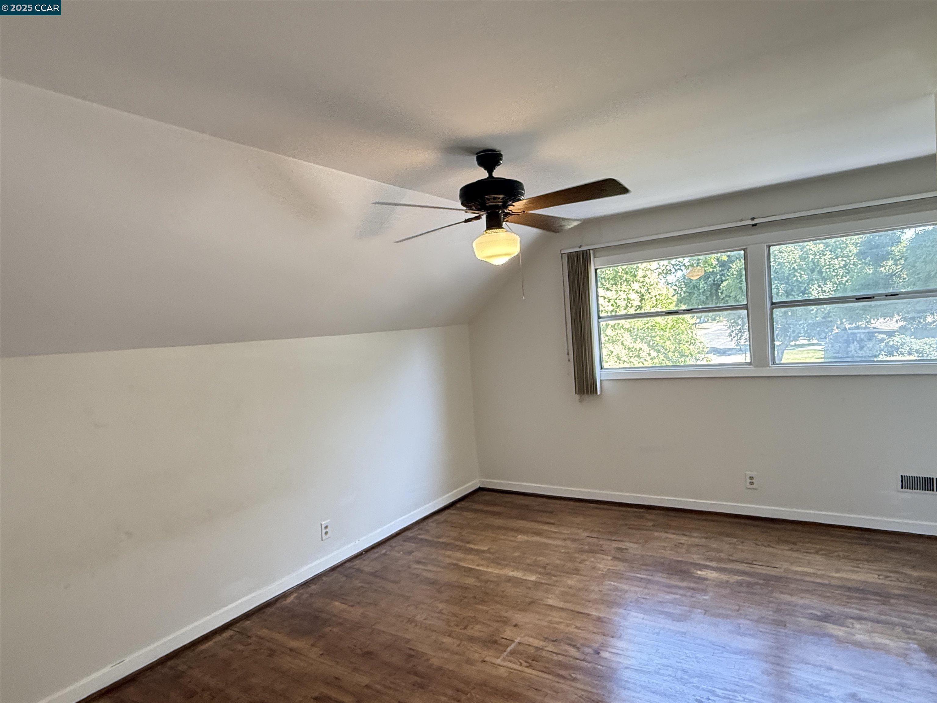 Detail Gallery Image 13 of 27 For 3055 Country Club Blvd, Stockton,  CA 95204 - 3 Beds | 2 Baths