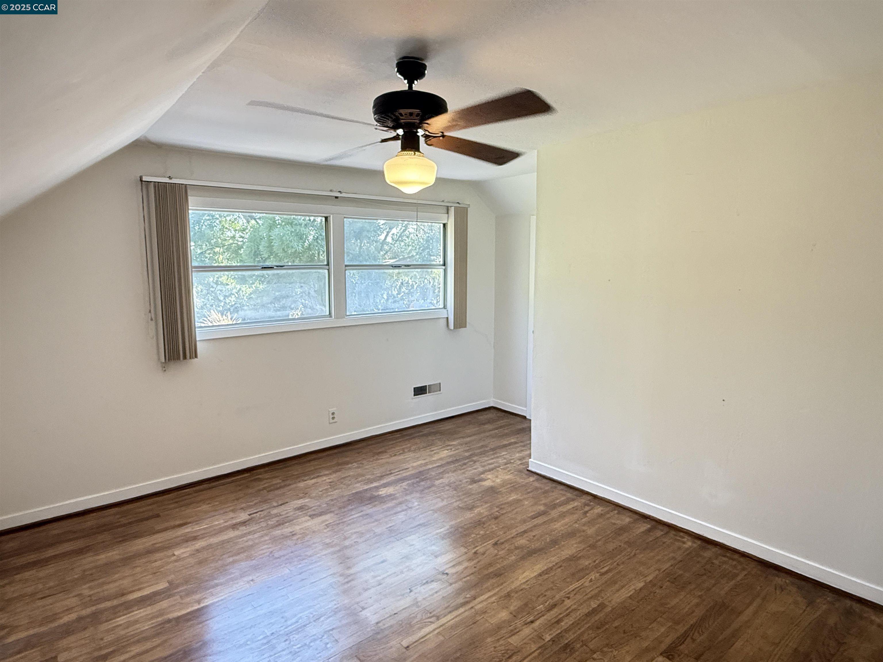 Detail Gallery Image 14 of 27 For 3055 Country Club Blvd, Stockton,  CA 95204 - 3 Beds | 2 Baths