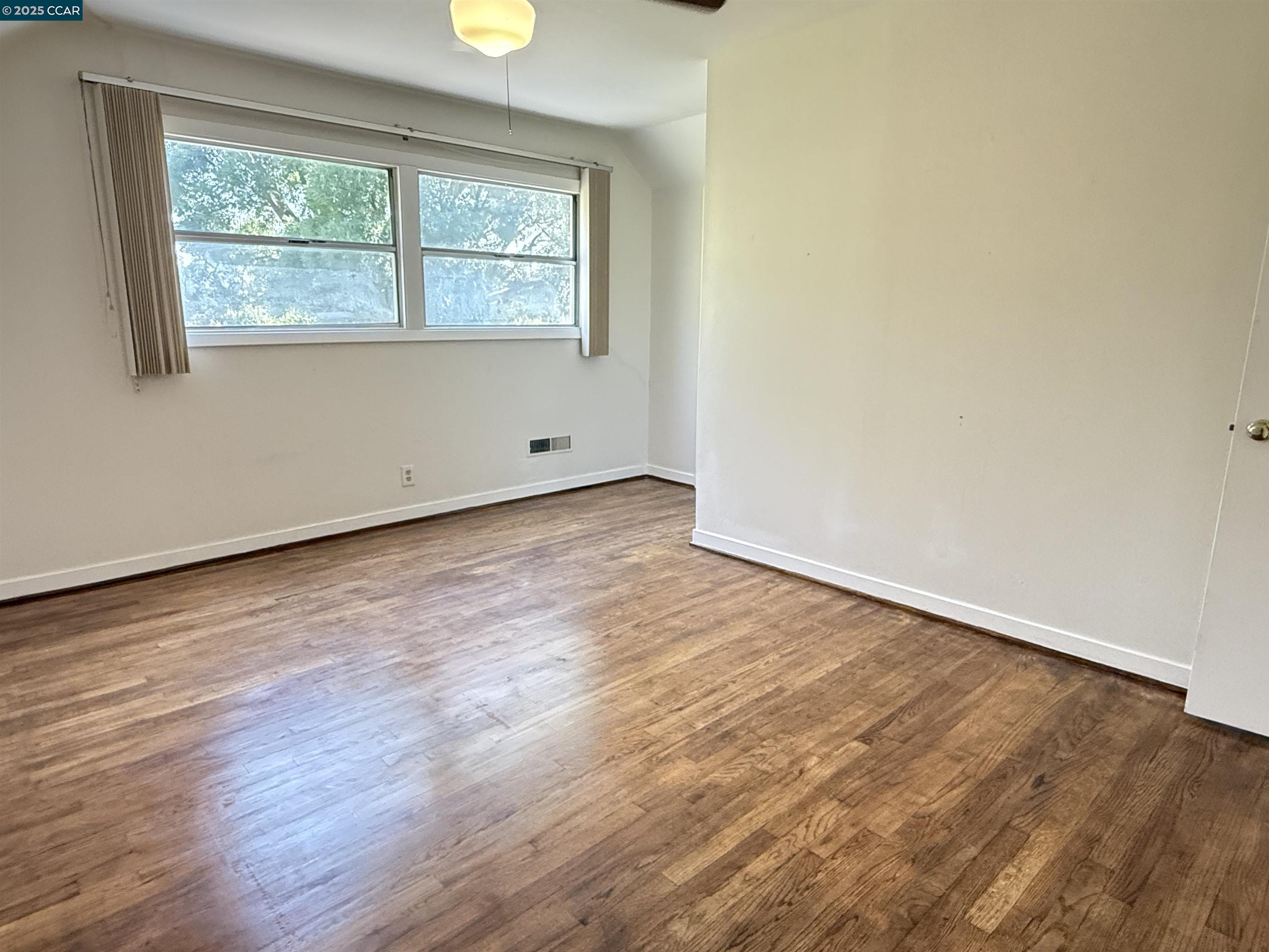 Detail Gallery Image 15 of 27 For 3055 Country Club Blvd, Stockton,  CA 95204 - 3 Beds | 2 Baths