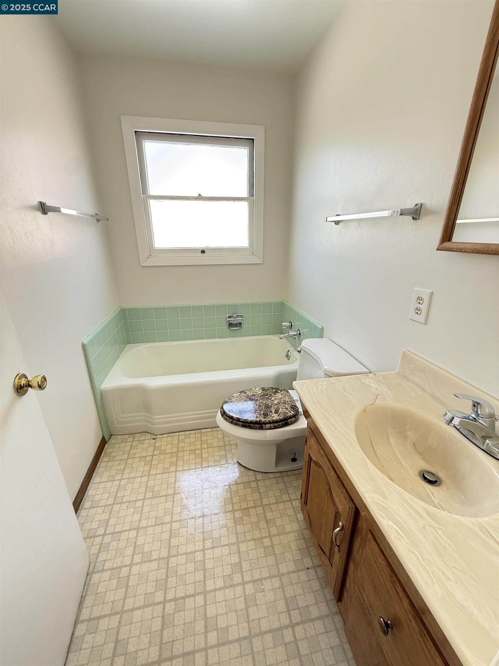Detail Gallery Image 19 of 27 For 3055 Country Club Blvd, Stockton,  CA 95204 - 3 Beds | 2 Baths