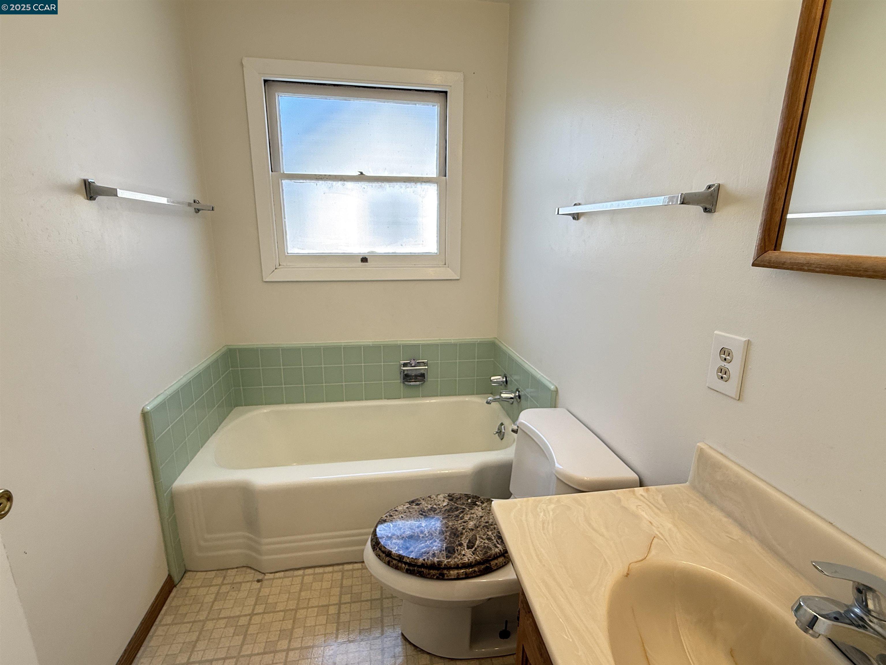Detail Gallery Image 21 of 27 For 3055 Country Club Blvd, Stockton,  CA 95204 - 3 Beds | 2 Baths