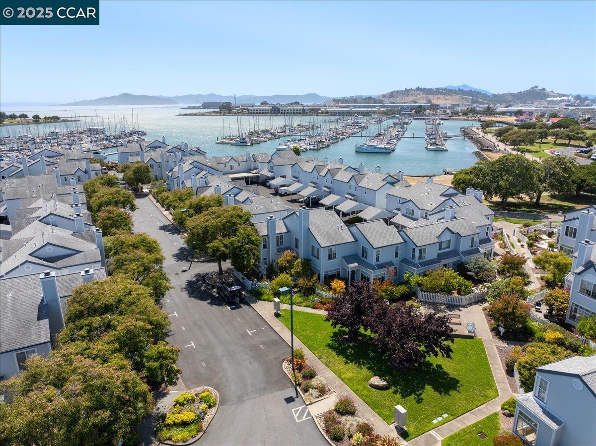 Detail Gallery Image 6 of 53 For 609 Commodore Dr, Richmond,  CA 94804 - 2 Beds | 2/1 Baths