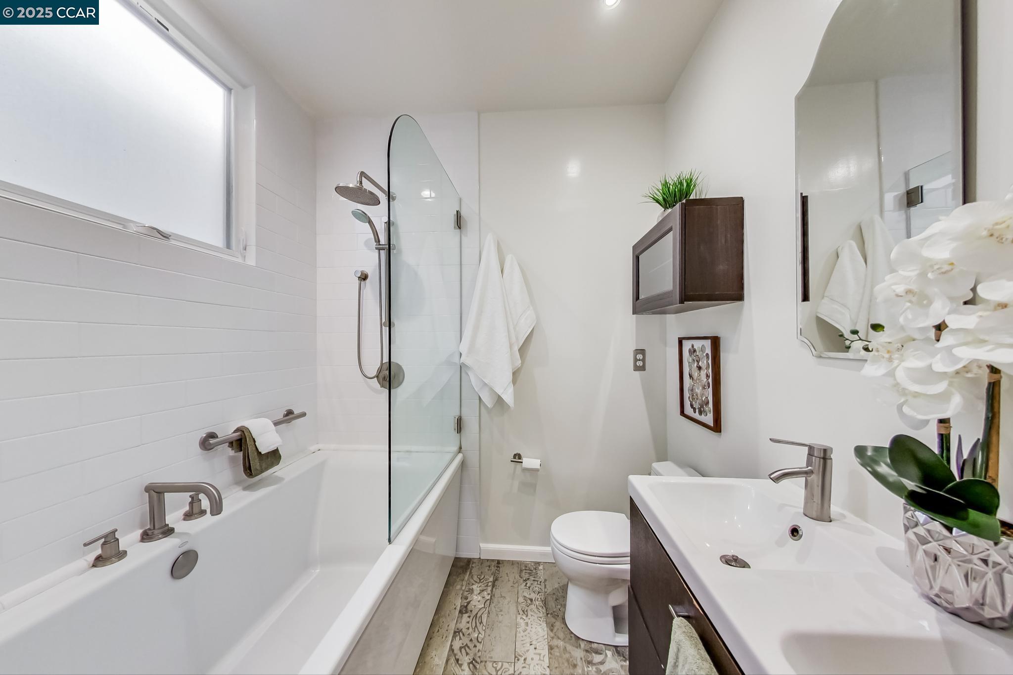 Detail Gallery Image 23 of 55 For 634 22nd St, Oakland,  CA 94612 - 5 Beds | 3/1 Baths