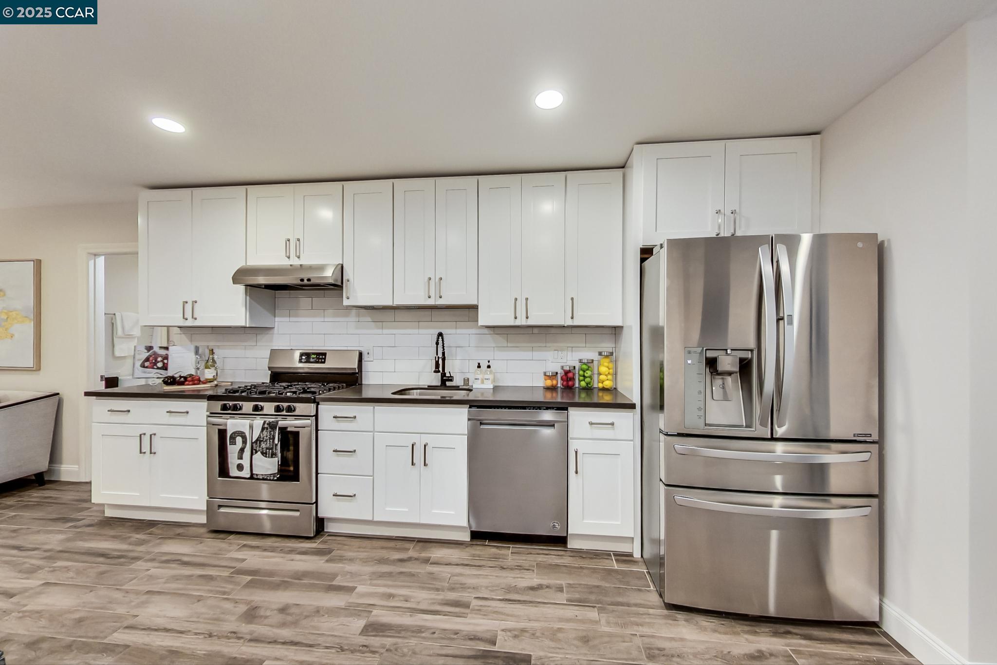 Detail Gallery Image 31 of 55 For 634 22nd St, Oakland,  CA 94612 - 5 Beds | 3/1 Baths