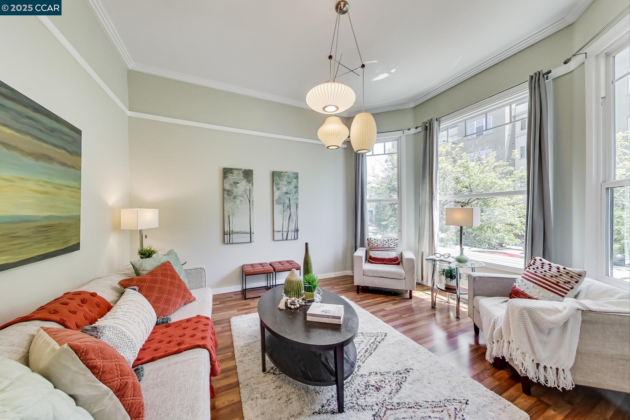 Detail Gallery Image 5 of 55 For 634 22nd St, Oakland,  CA 94612 - 5 Beds | 3/1 Baths