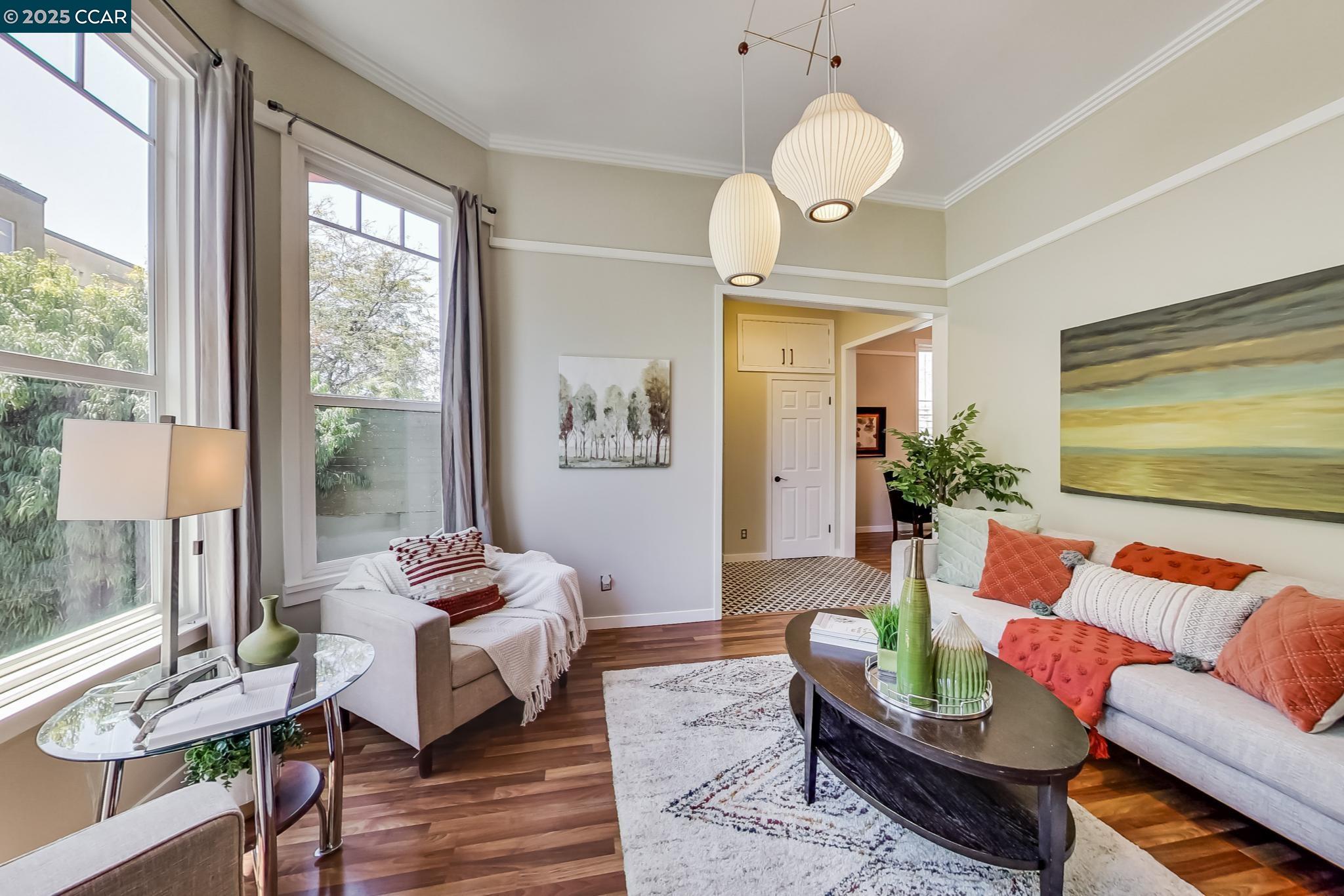 Detail Gallery Image 6 of 55 For 634 22nd St, Oakland,  CA 94612 - 5 Beds | 3/1 Baths