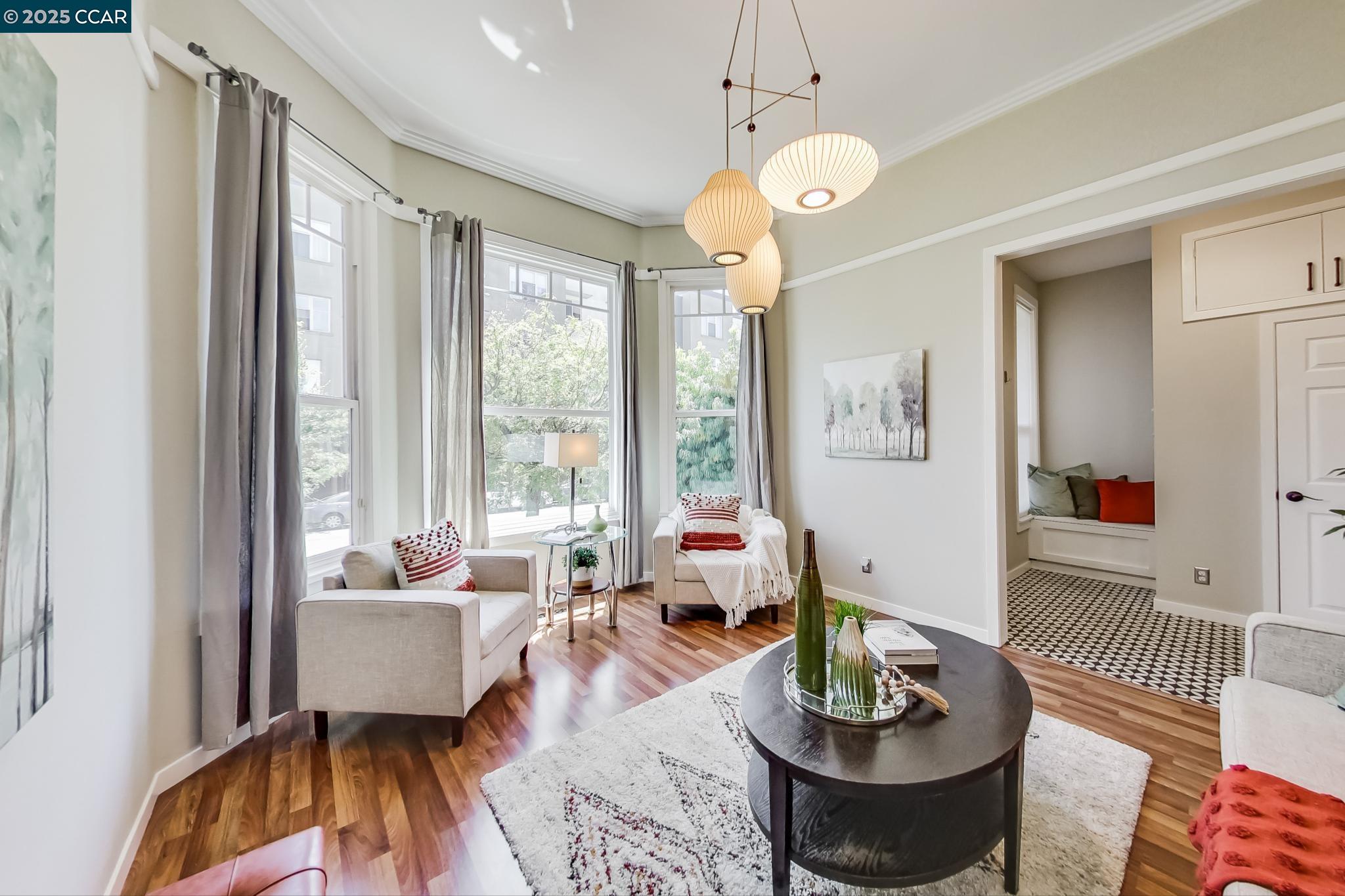 Detail Gallery Image 7 of 55 For 634 22nd St, Oakland,  CA 94612 - 5 Beds | 3/1 Baths