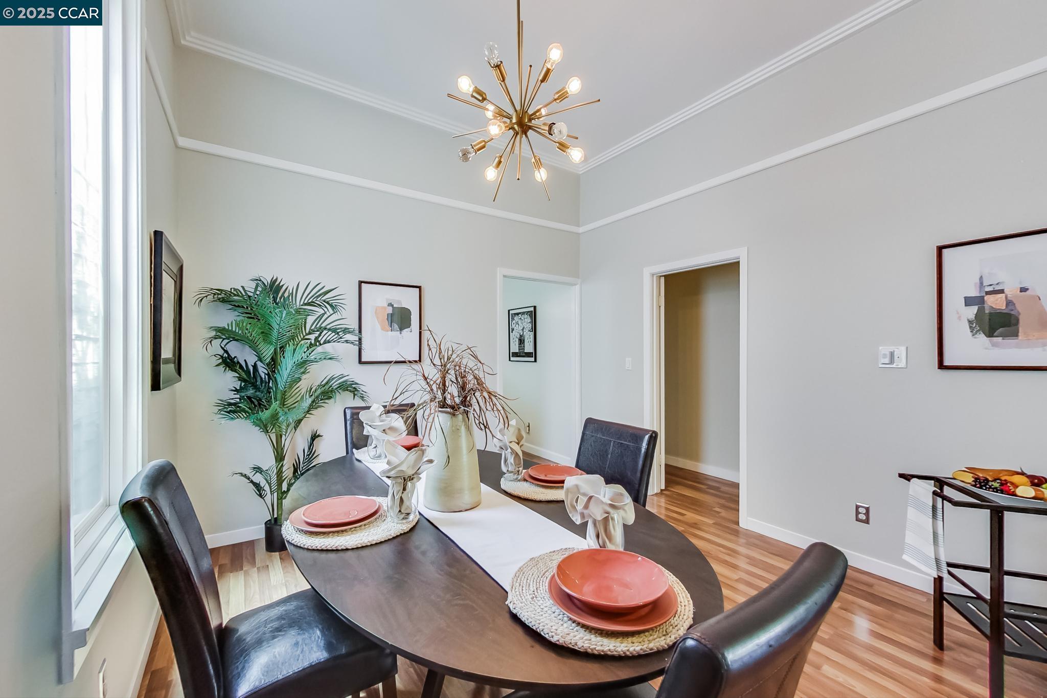 Detail Gallery Image 9 of 55 For 634 22nd St, Oakland,  CA 94612 - 5 Beds | 3/1 Baths