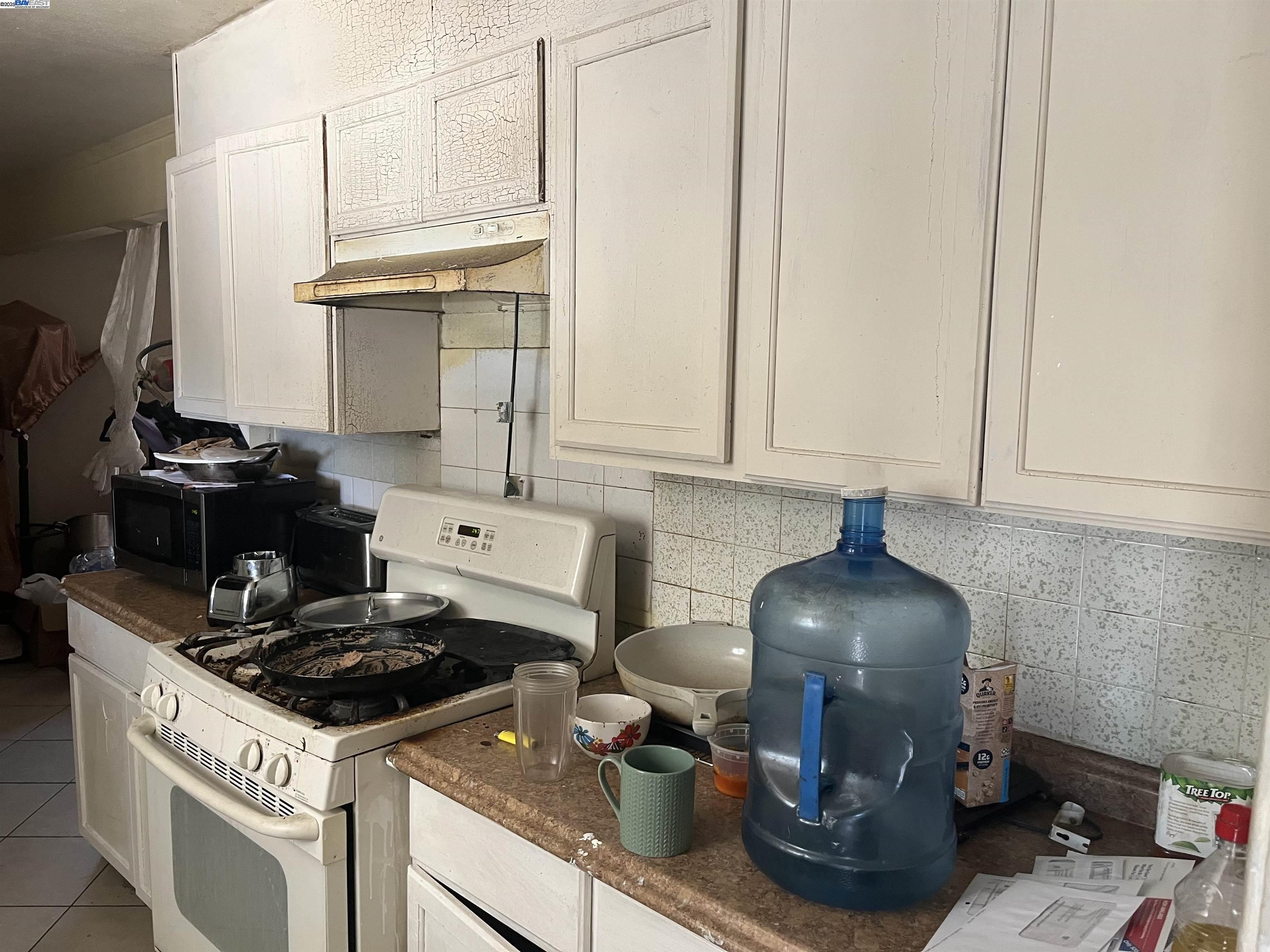 Detail Gallery Image 5 of 20 For 2128 Pock Ln, Stockton,  CA 95205 - 3 Beds | 1 Baths