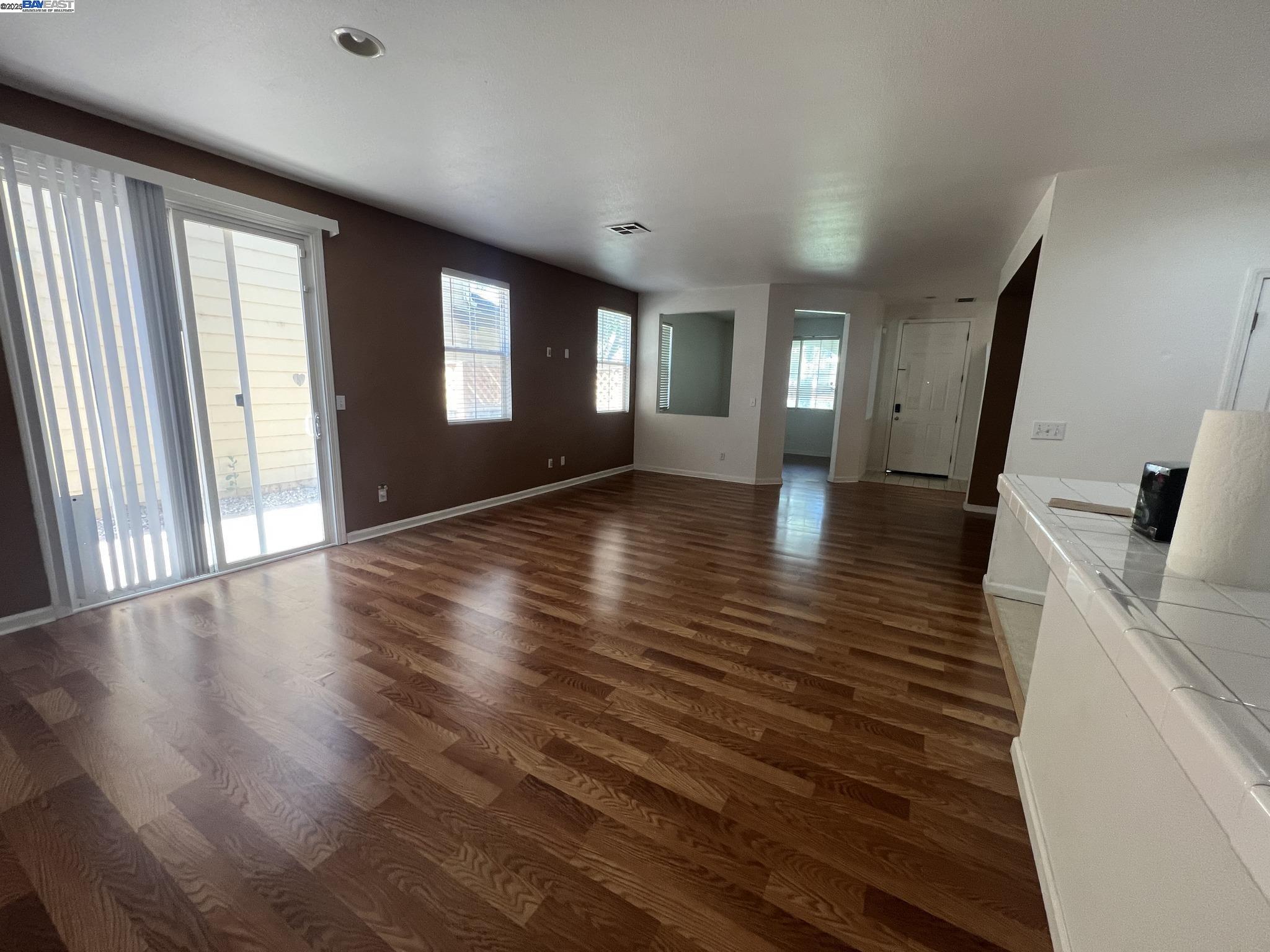 Detail Gallery Image 7 of 23 For 3127 Puffin Cir, Fairfield,  CA 94533 - 4 Beds | 2/1 Baths