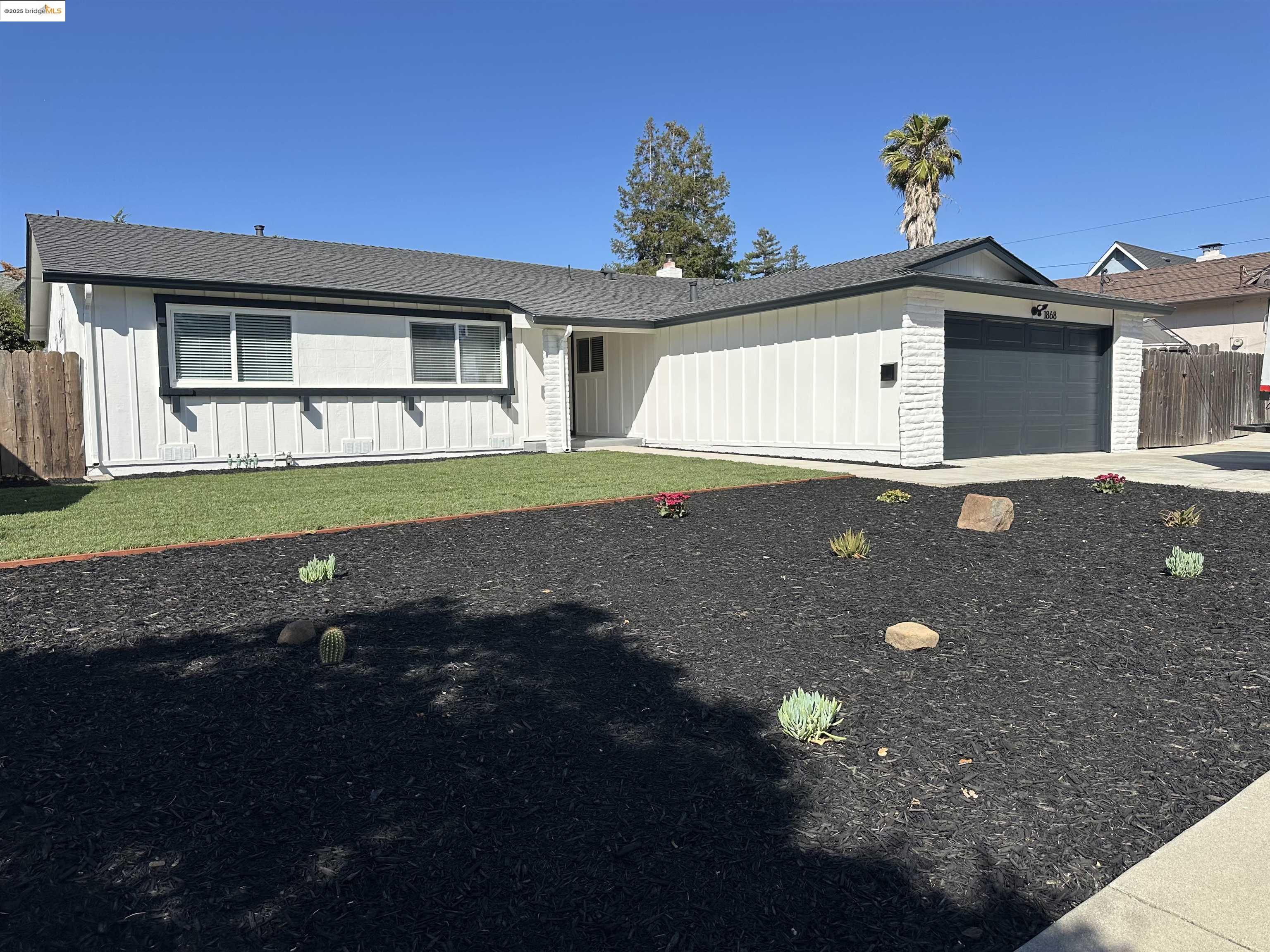 Detail Gallery Image 1 of 1 For 1868 Lynwood Dr, Concord,  CA 94519 - 3 Beds | 2 Baths