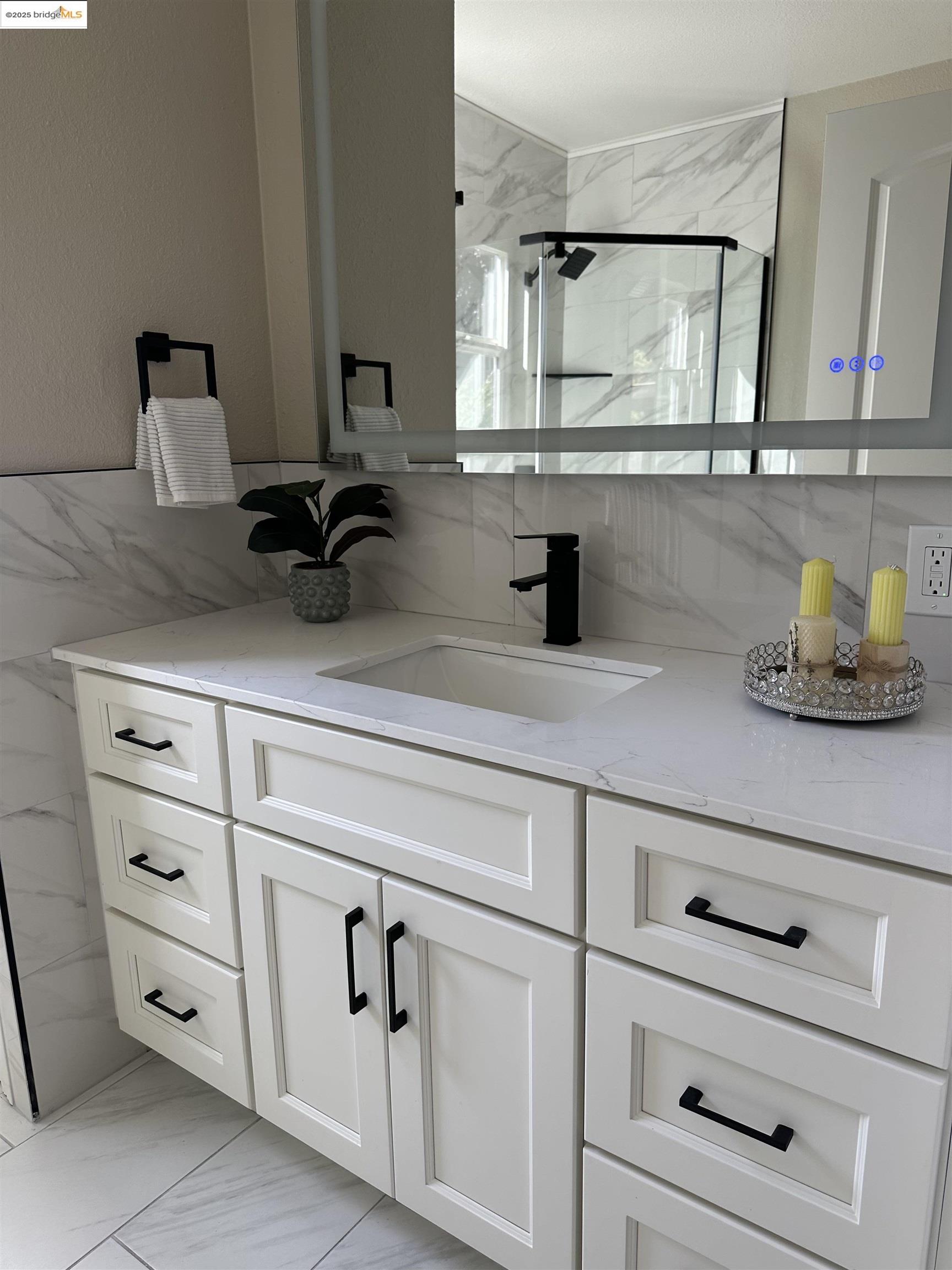 Detail Gallery Image 12 of 18 For 1868 Lynwood Dr, Concord,  CA 94519 - 3 Beds | 2 Baths