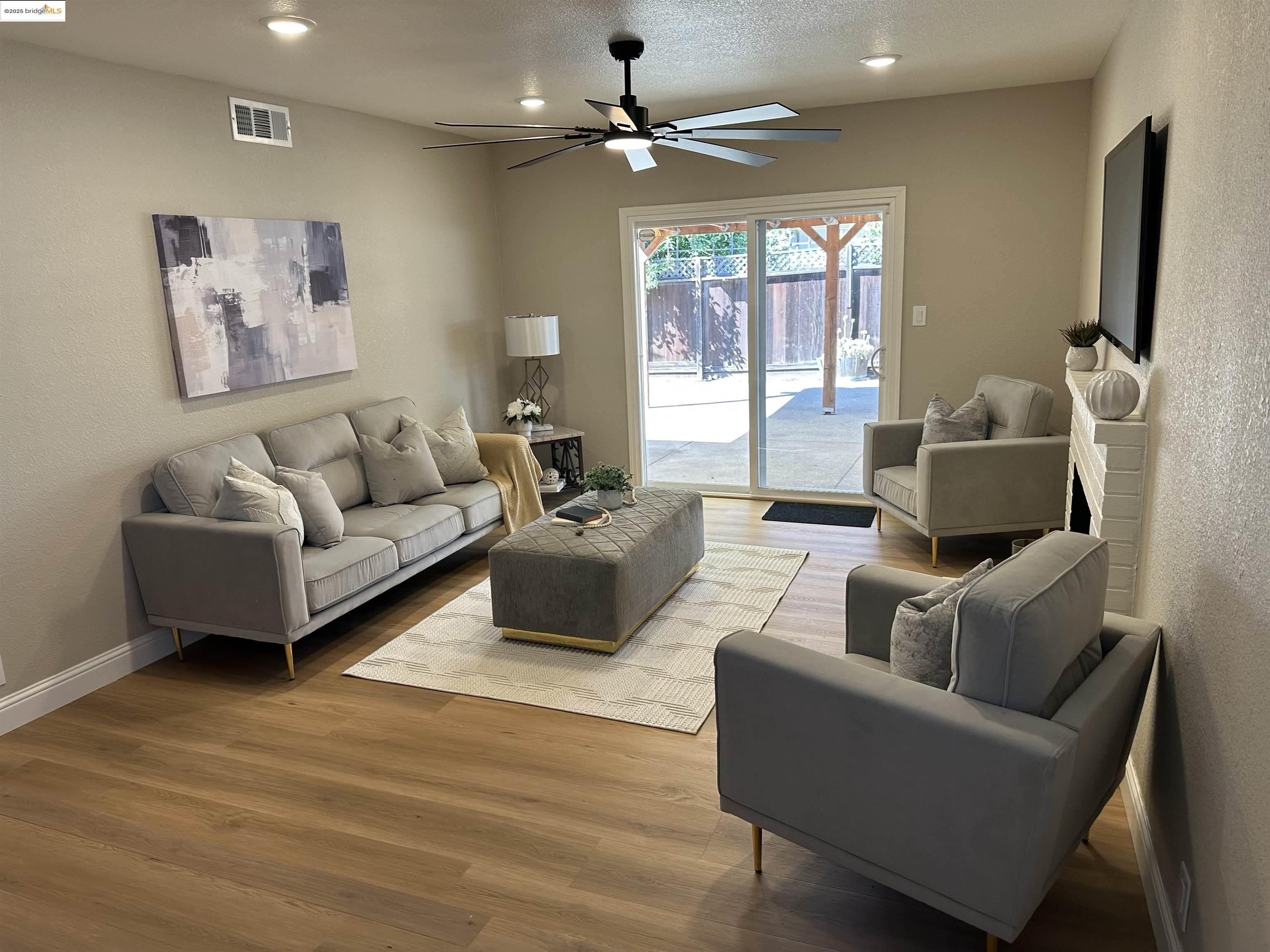 Detail Gallery Image 5 of 18 For 1868 Lynwood Dr, Concord,  CA 94519 - 3 Beds | 2 Baths