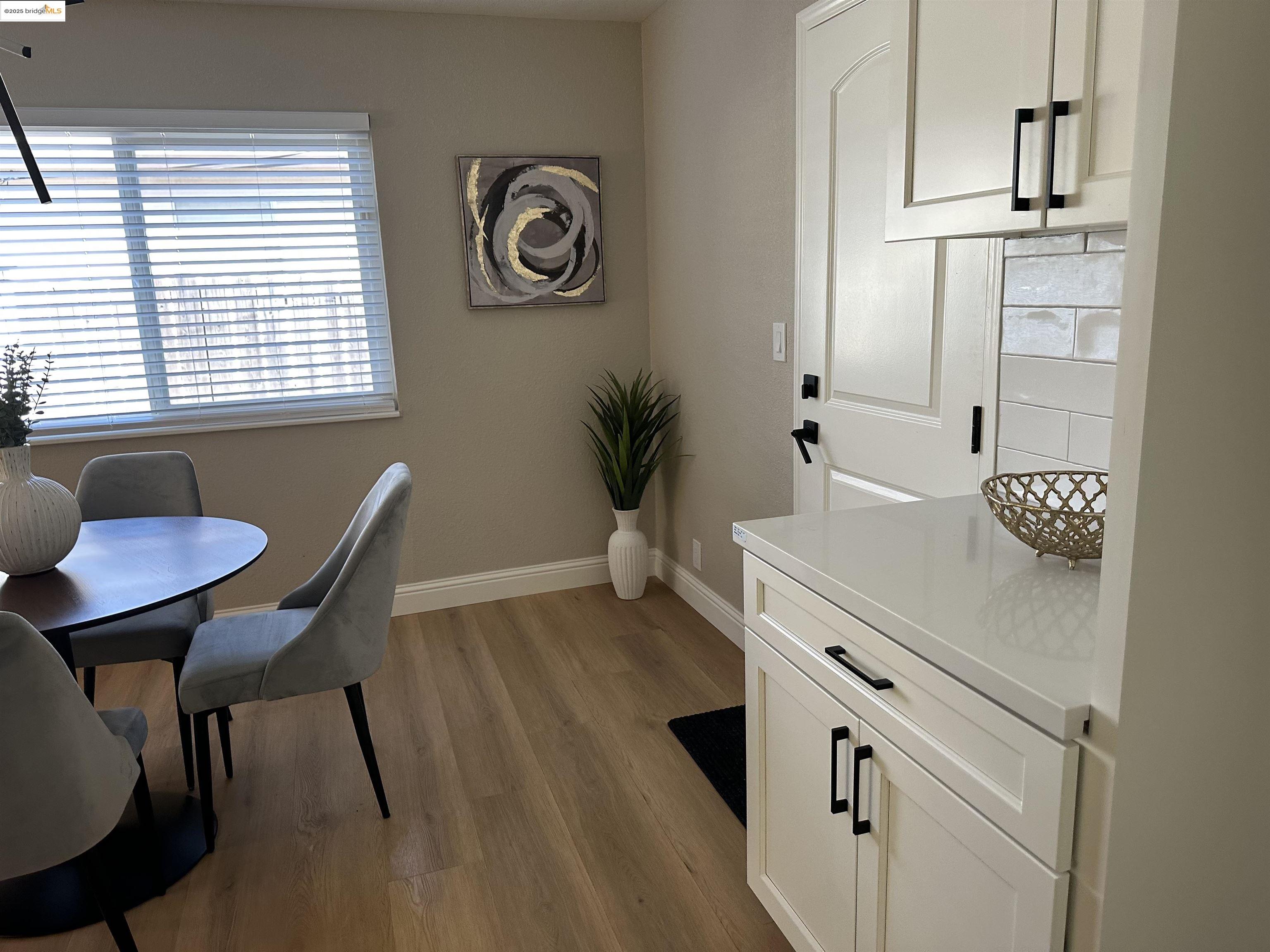 Detail Gallery Image 7 of 18 For 1868 Lynwood Dr, Concord,  CA 94519 - 3 Beds | 2 Baths