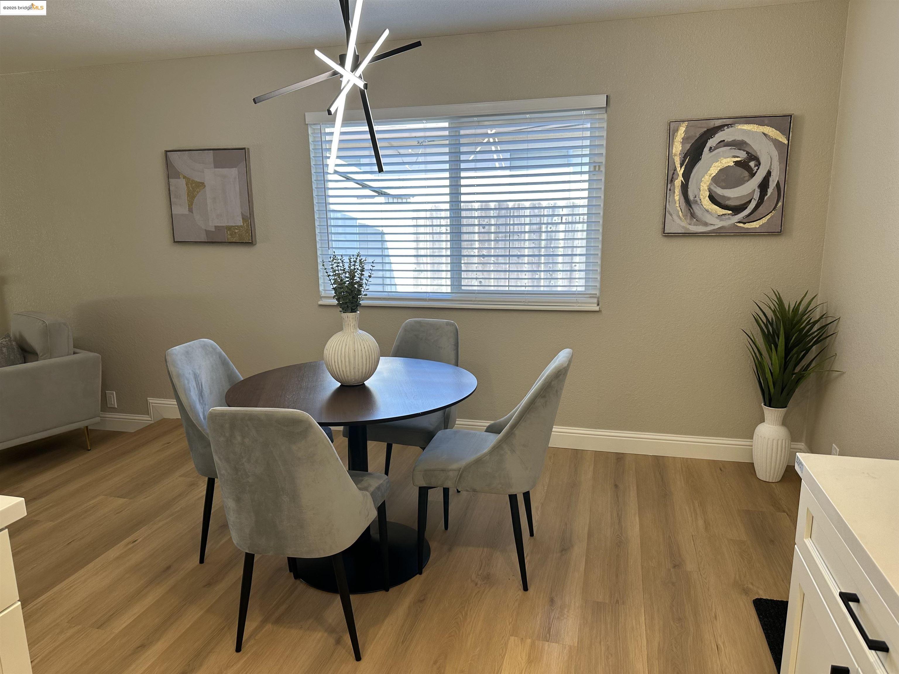 Detail Gallery Image 8 of 18 For 1868 Lynwood Dr, Concord,  CA 94519 - 3 Beds | 2 Baths