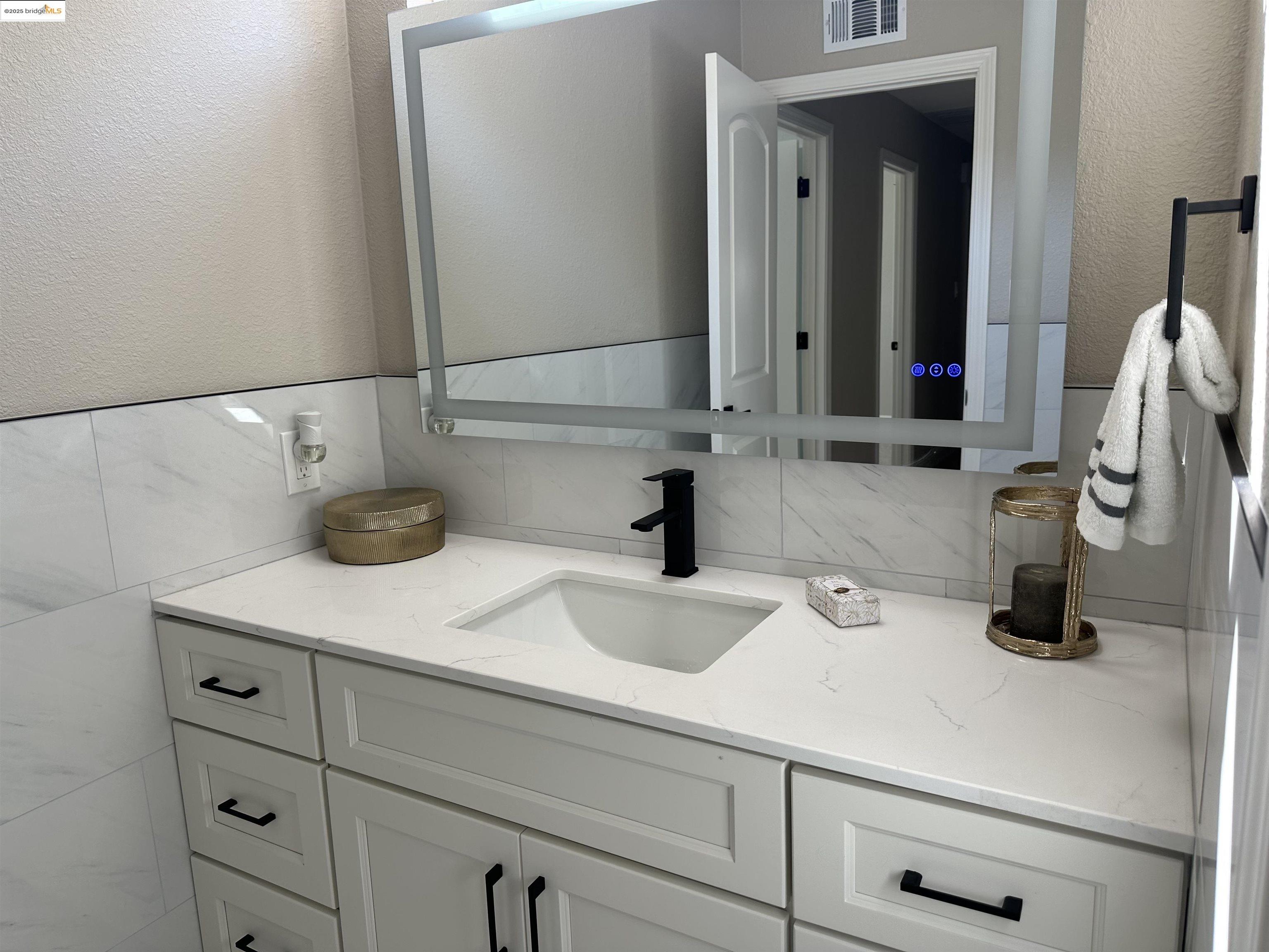 Detail Gallery Image 10 of 18 For 1868 Lynwood Dr, Concord,  CA 94519 - 3 Beds | 2 Baths
