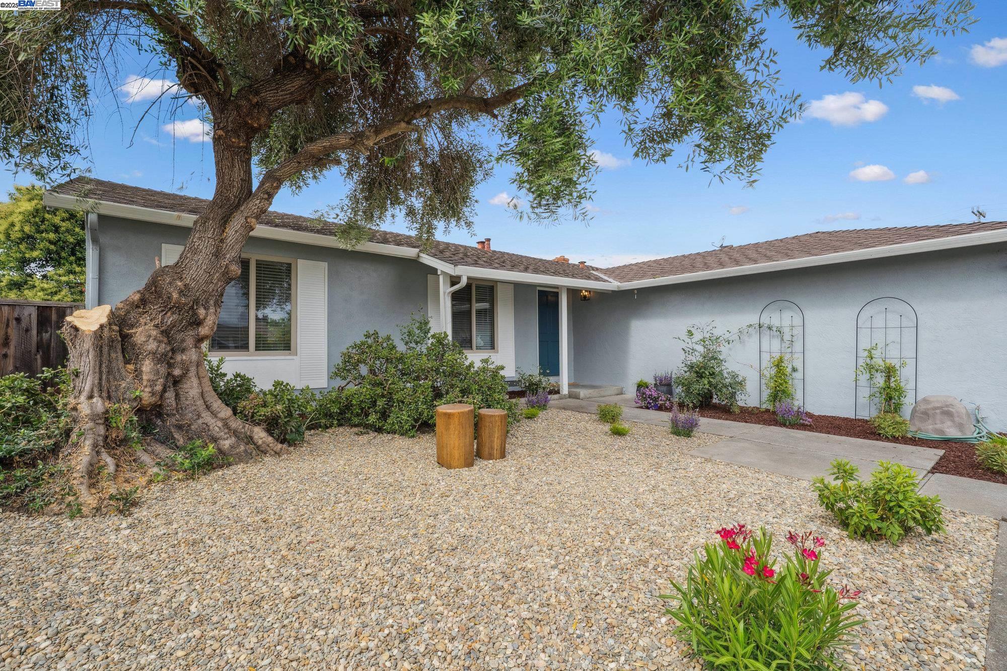 Detail Gallery Image 4 of 40 For 34709 Clover St, Union City,  CA 94587 - 3 Beds | 2 Baths