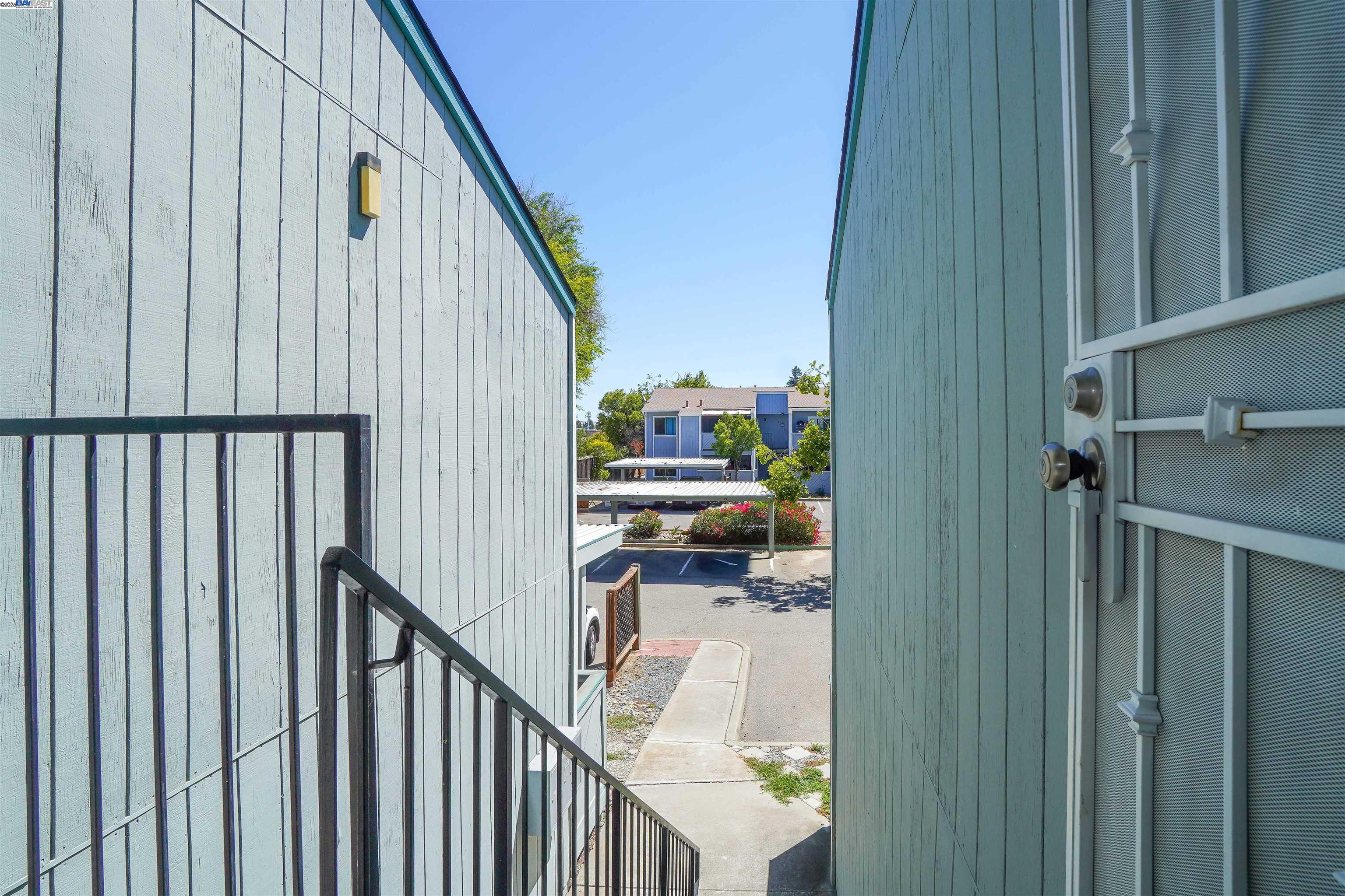 Detail Gallery Image 2 of 26 For 3670 Silver Oaks Way #E,  Livermore,  CA 94550 - 2 Beds | 2 Baths