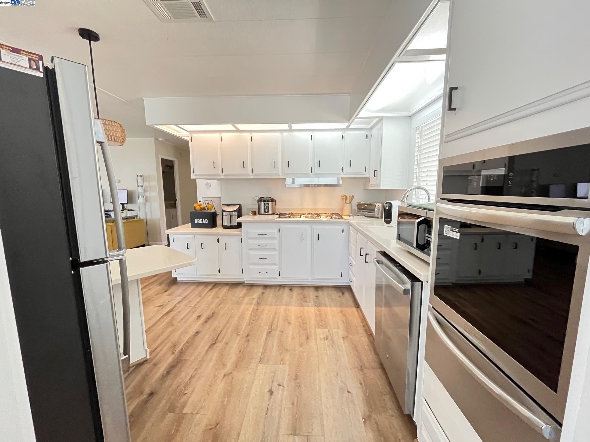 Detail Gallery Image 12 of 29 For 711 Old Canyon Rd. #6,  Fremont,  CA 94536 - 2 Beds | 2 Baths