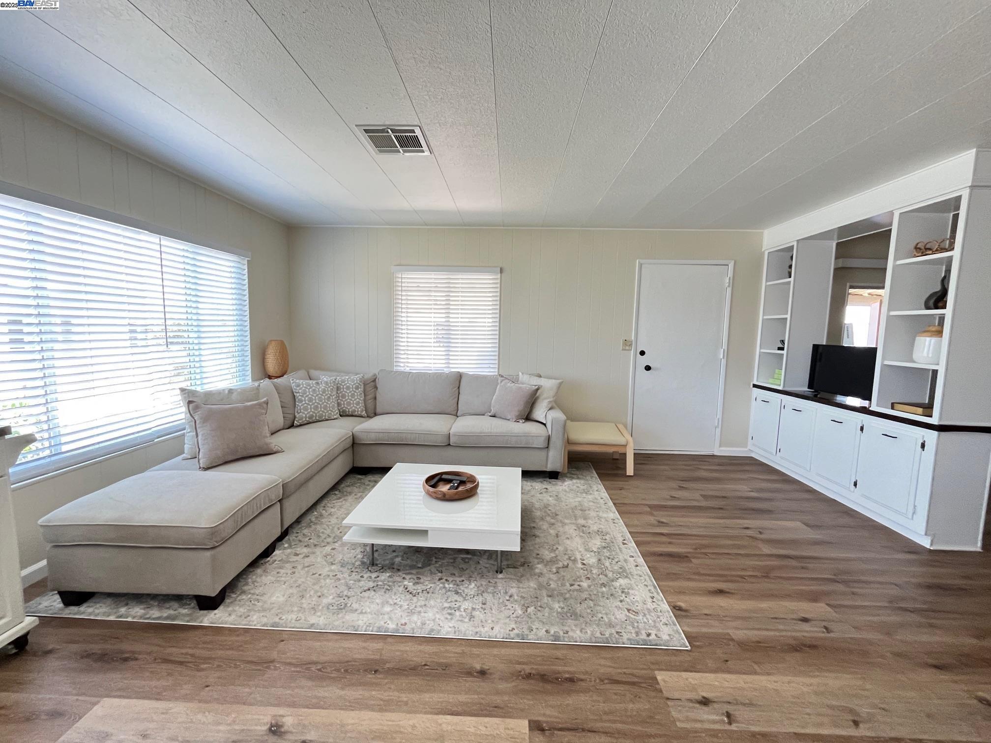 Detail Gallery Image 4 of 29 For 711 Old Canyon Rd. #6,  Fremont,  CA 94536 - 2 Beds | 2 Baths