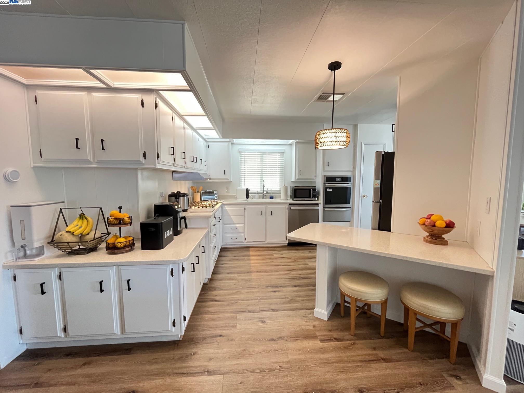 Detail Gallery Image 6 of 29 For 711 Old Canyon Rd. #6,  Fremont,  CA 94536 - 2 Beds | 2 Baths