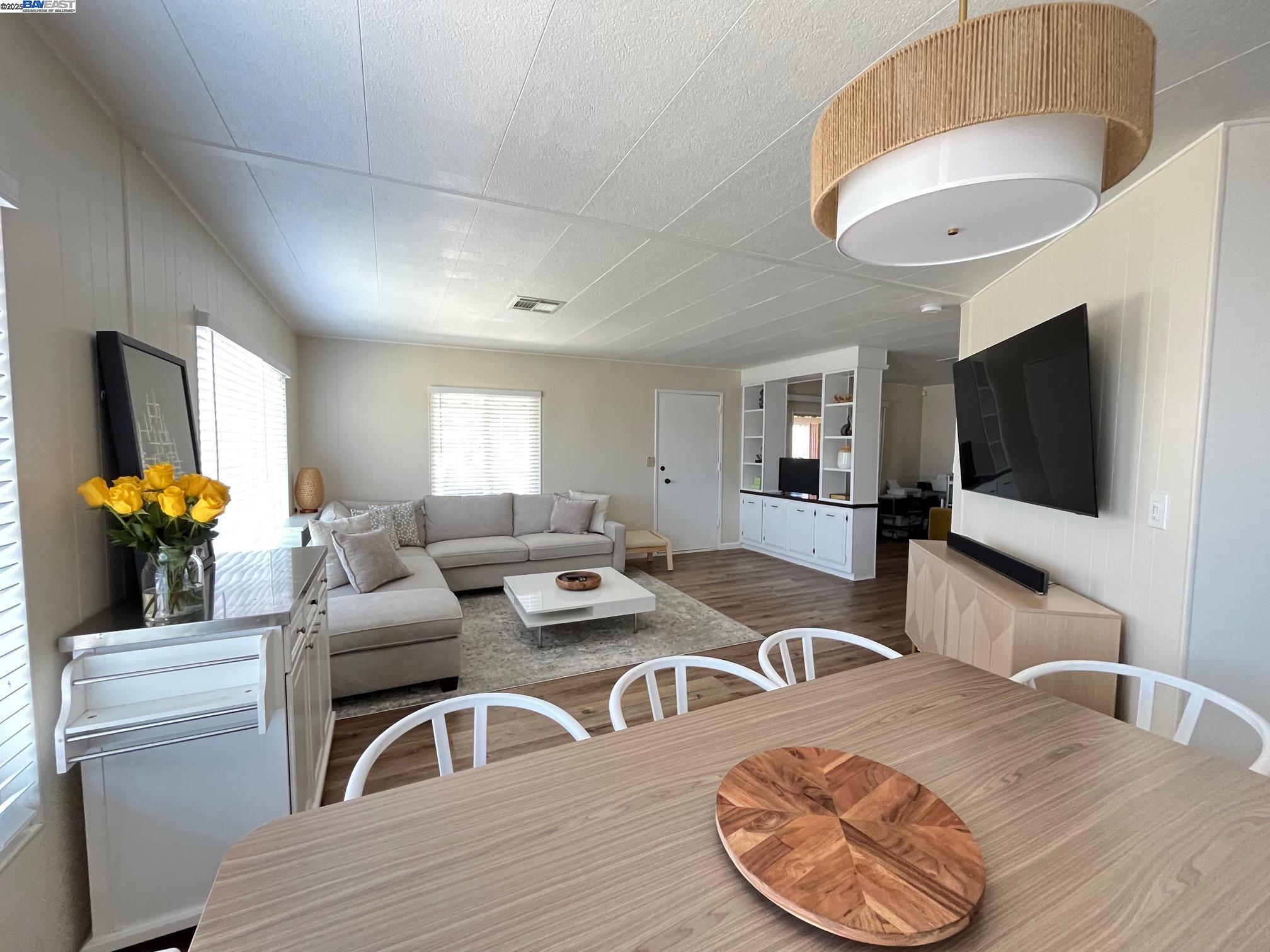 Detail Gallery Image 7 of 29 For 711 Old Canyon Rd. #6,  Fremont,  CA 94536 - 2 Beds | 2 Baths