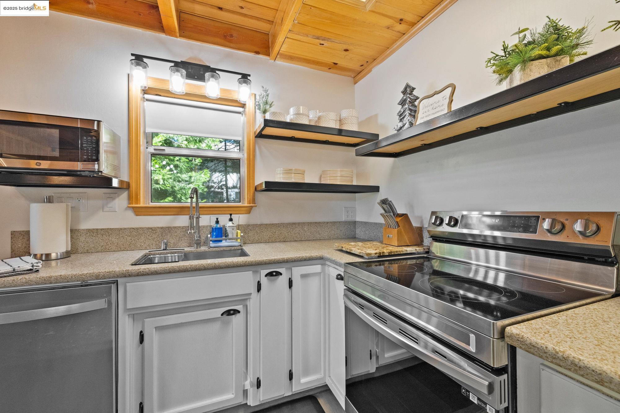 Detail Gallery Image 28 of 49 For 27066 Summerhill Dr, Strawberry,  CA 95375 - 4 Beds | 2 Baths