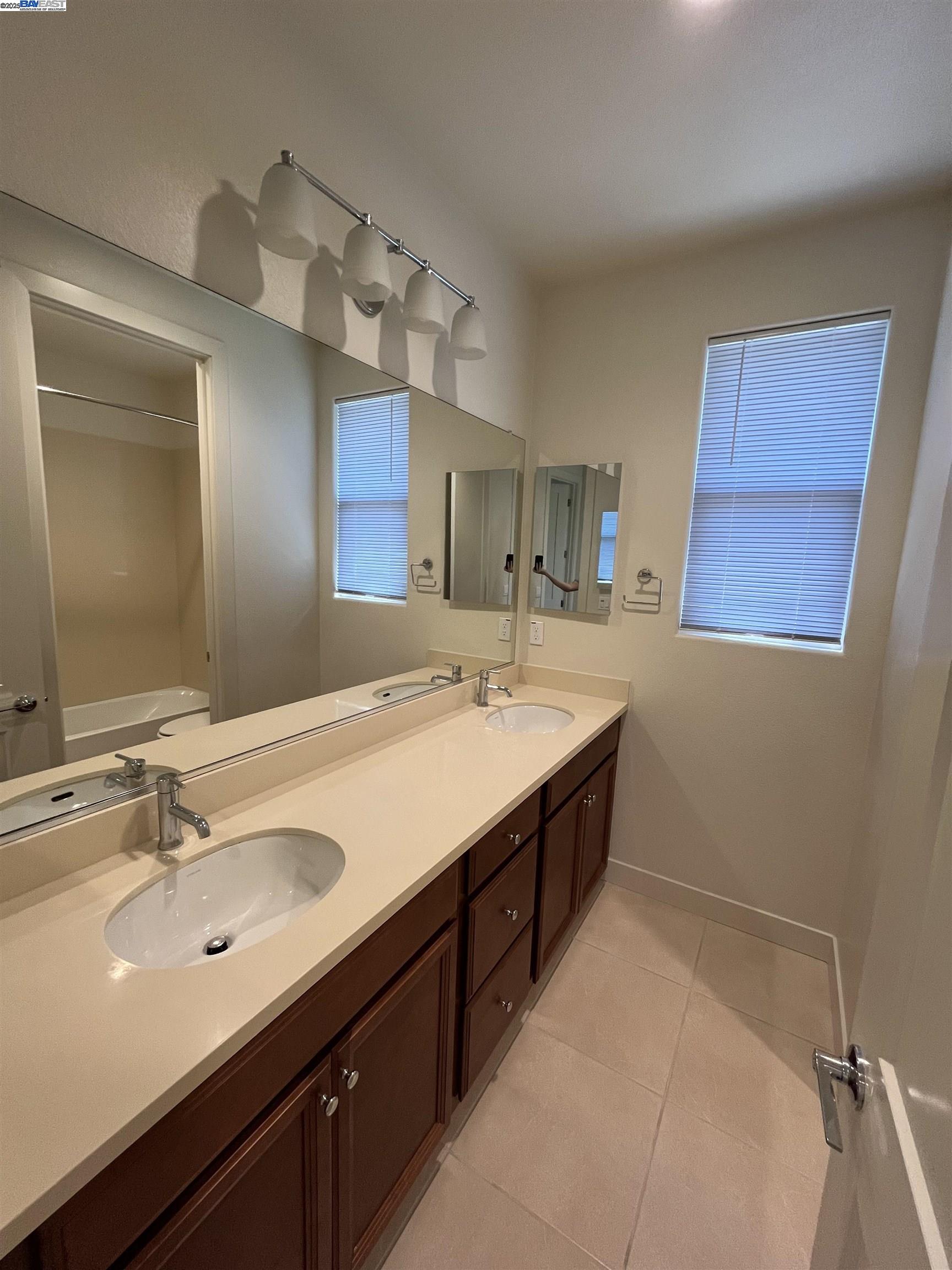 17659 Whisper Ln, Castro Valley, California 94546, 5 Bedrooms Bedrooms, 8 Rooms Rooms,3 BathroomsBathrooms,Residential Lease,For Rent,17659 Whisper Ln,41102370