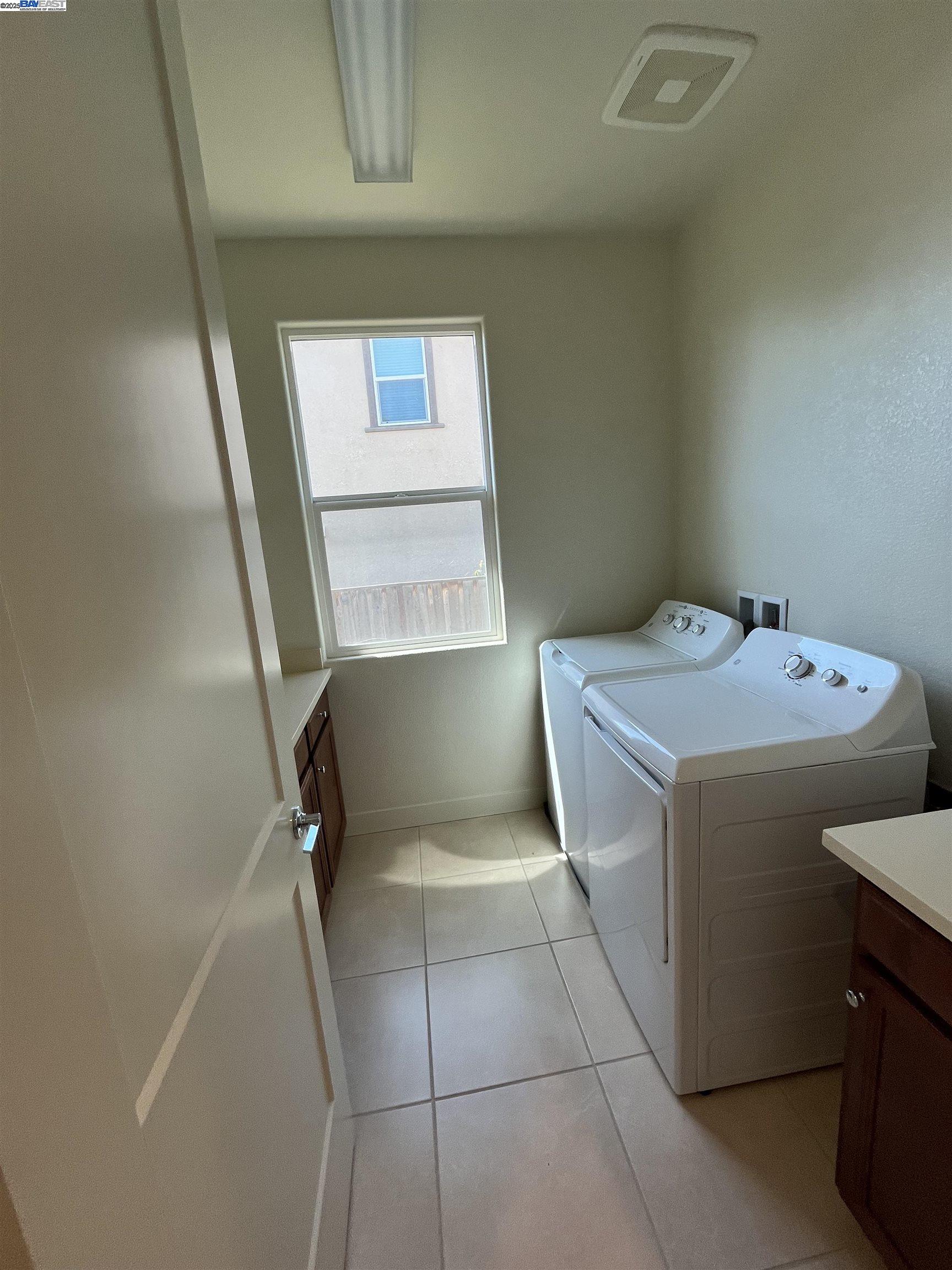 17659 Whisper Ln, Castro Valley, California 94546, 5 Bedrooms Bedrooms, 8 Rooms Rooms,3 BathroomsBathrooms,Residential Lease,For Rent,17659 Whisper Ln,41102370