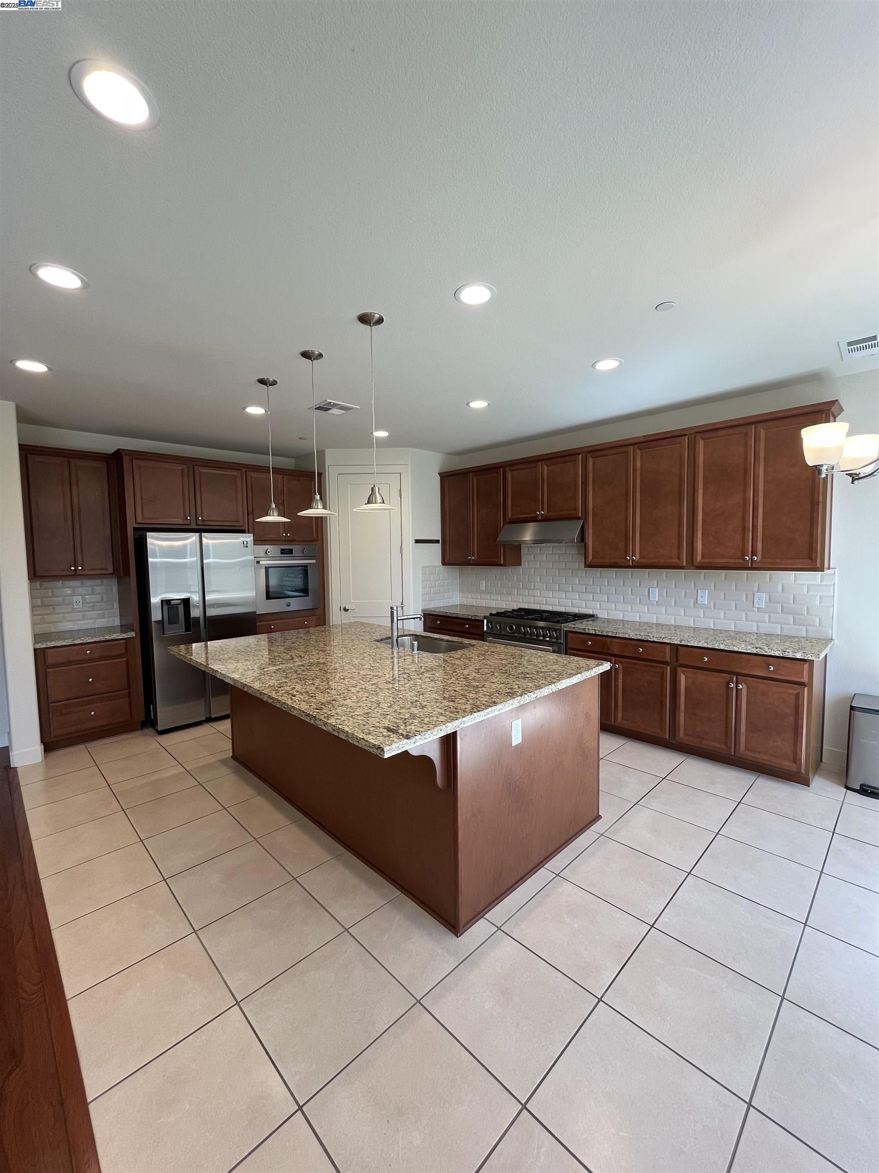 17659 Whisper Ln, Castro Valley, California 94546, 5 Bedrooms Bedrooms, 8 Rooms Rooms,3 BathroomsBathrooms,Residential Lease,For Rent,17659 Whisper Ln,41102370