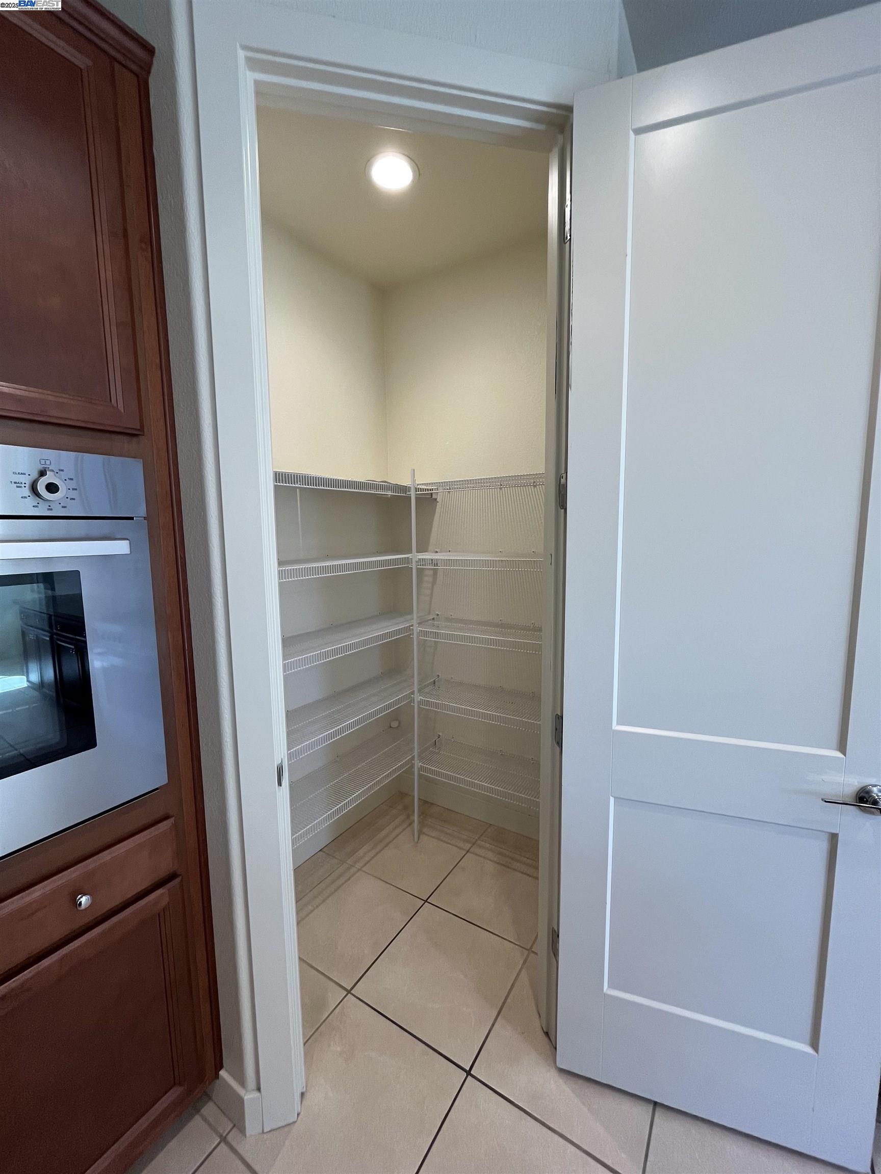 17659 Whisper Ln, Castro Valley, California 94546, 5 Bedrooms Bedrooms, 8 Rooms Rooms,3 BathroomsBathrooms,Residential Lease,For Rent,17659 Whisper Ln,41102370