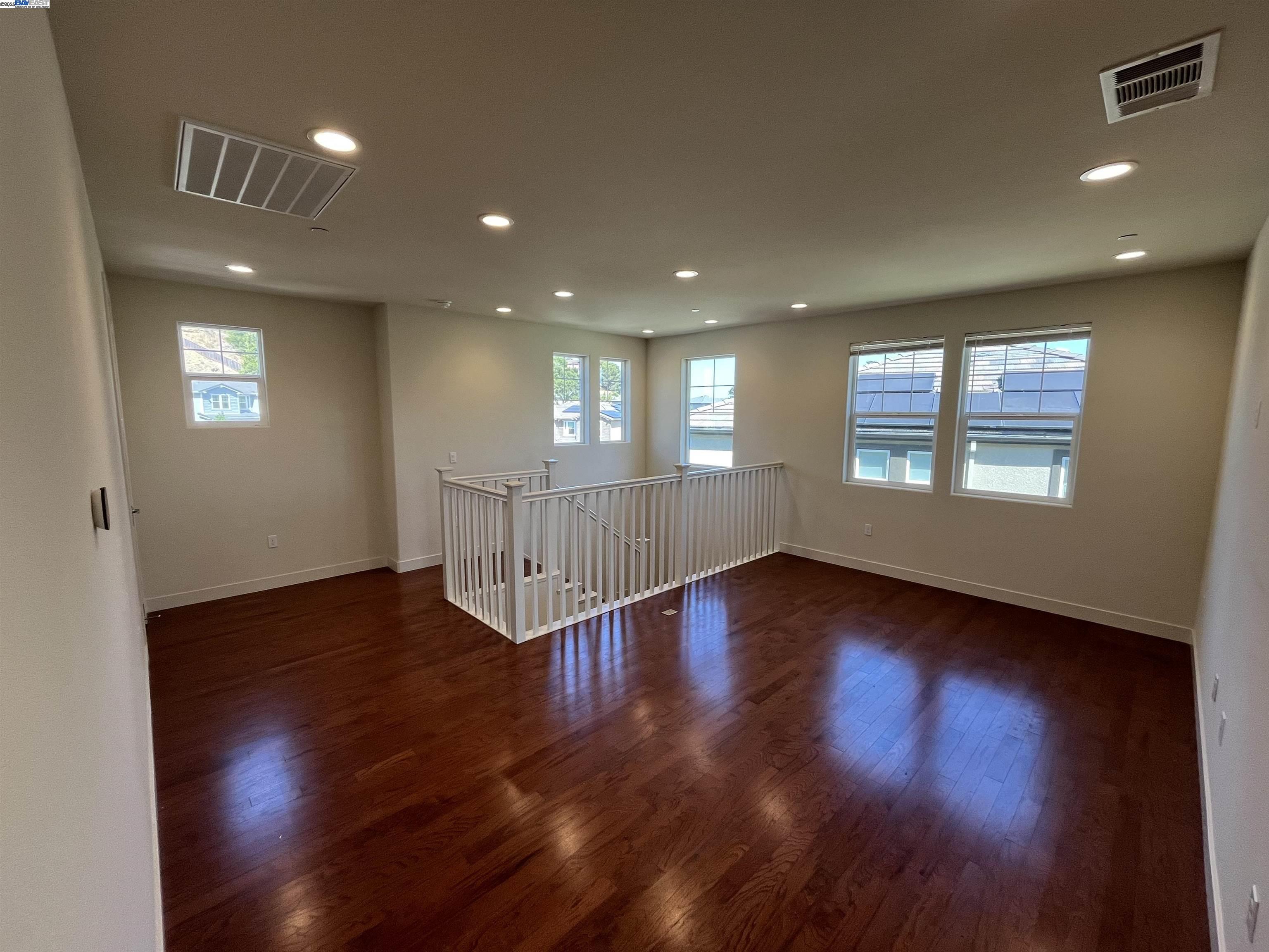 17659 Whisper Ln, Castro Valley, California 94546, 5 Bedrooms Bedrooms, 8 Rooms Rooms,3 BathroomsBathrooms,Residential Lease,For Rent,17659 Whisper Ln,41102370