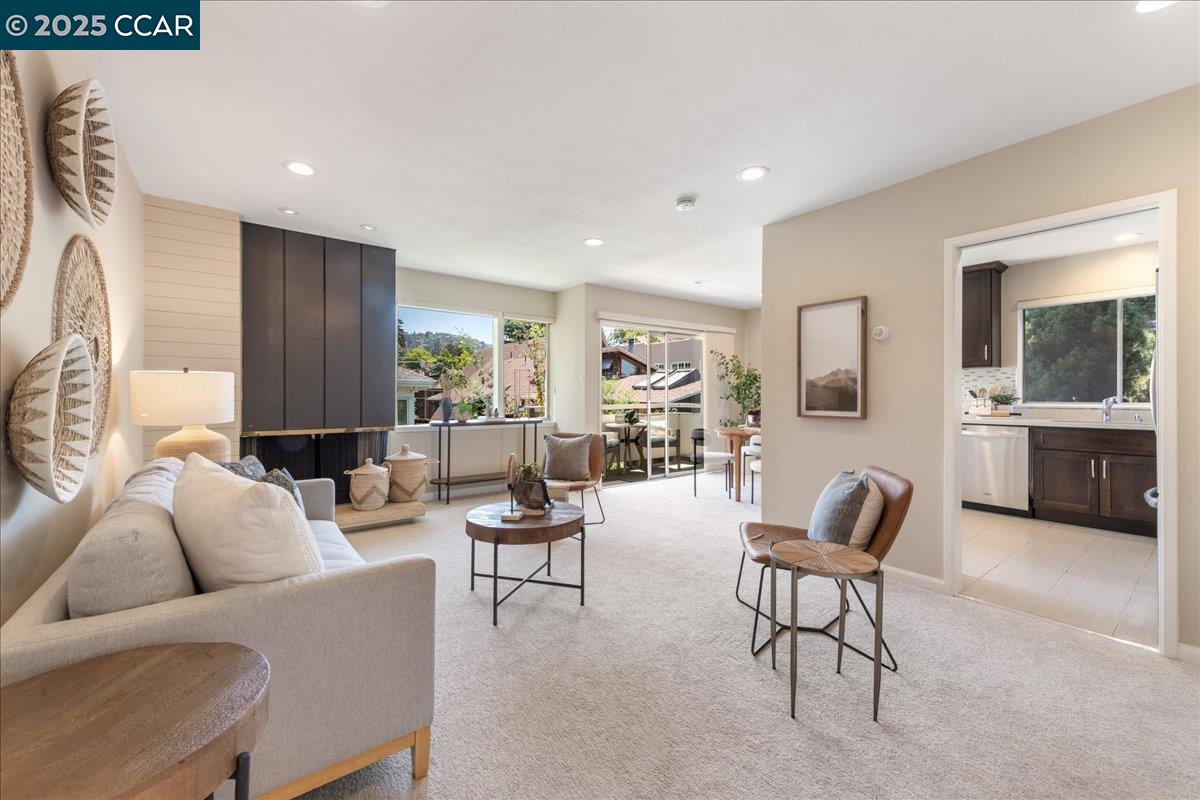 2601 College Ave # 301, Berkeley, California 94704, 2 Bedrooms Bedrooms, 4 Rooms Rooms,2 BathroomsBathrooms,Residential,For Sale,2601 College Ave # 301,41102383