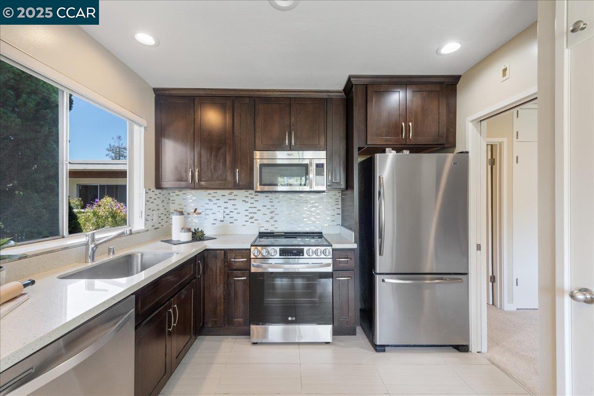 2601 College Ave # 301, Berkeley, California 94704, 2 Bedrooms Bedrooms, 4 Rooms Rooms,2 BathroomsBathrooms,Residential,For Sale,2601 College Ave # 301,41102383