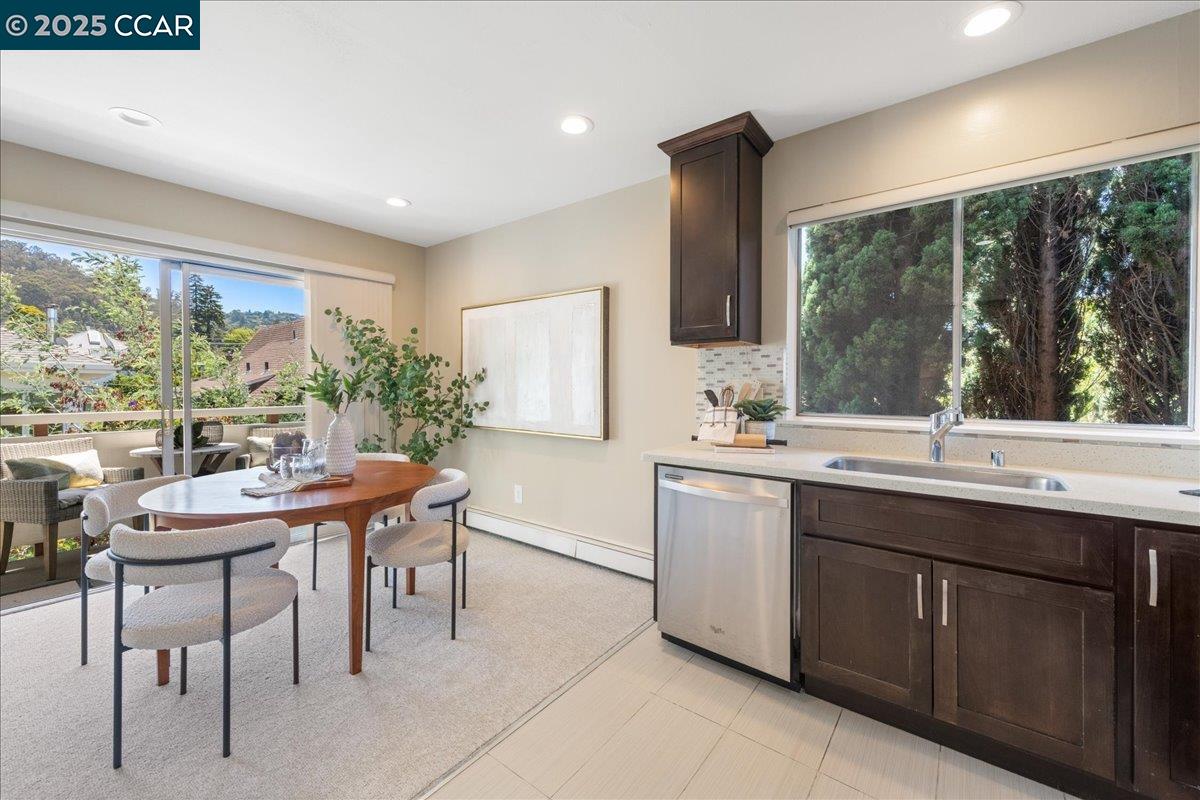 2601 College Ave # 301, Berkeley, California 94704, 2 Bedrooms Bedrooms, 4 Rooms Rooms,2 BathroomsBathrooms,Residential,For Sale,2601 College Ave # 301,41102383