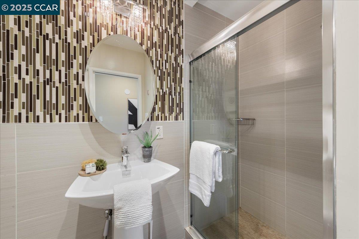 2601 College Ave # 301, Berkeley, California 94704, 2 Bedrooms Bedrooms, 4 Rooms Rooms,2 BathroomsBathrooms,Residential,For Sale,2601 College Ave # 301,41102383