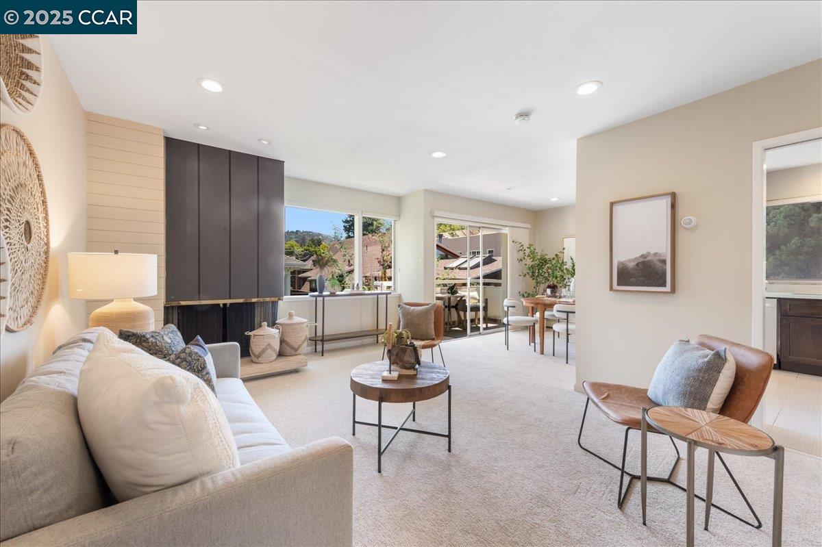 2601 College Ave # 301, Berkeley, California 94704, 2 Bedrooms Bedrooms, 4 Rooms Rooms,2 BathroomsBathrooms,Residential,For Sale,2601 College Ave # 301,41102383