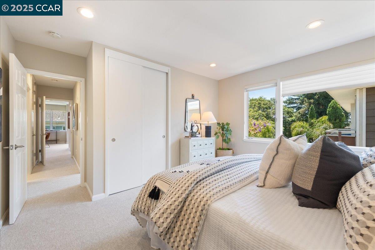 2601 College Ave # 301, Berkeley, California 94704, 2 Bedrooms Bedrooms, 4 Rooms Rooms,2 BathroomsBathrooms,Residential,For Sale,2601 College Ave # 301,41102383